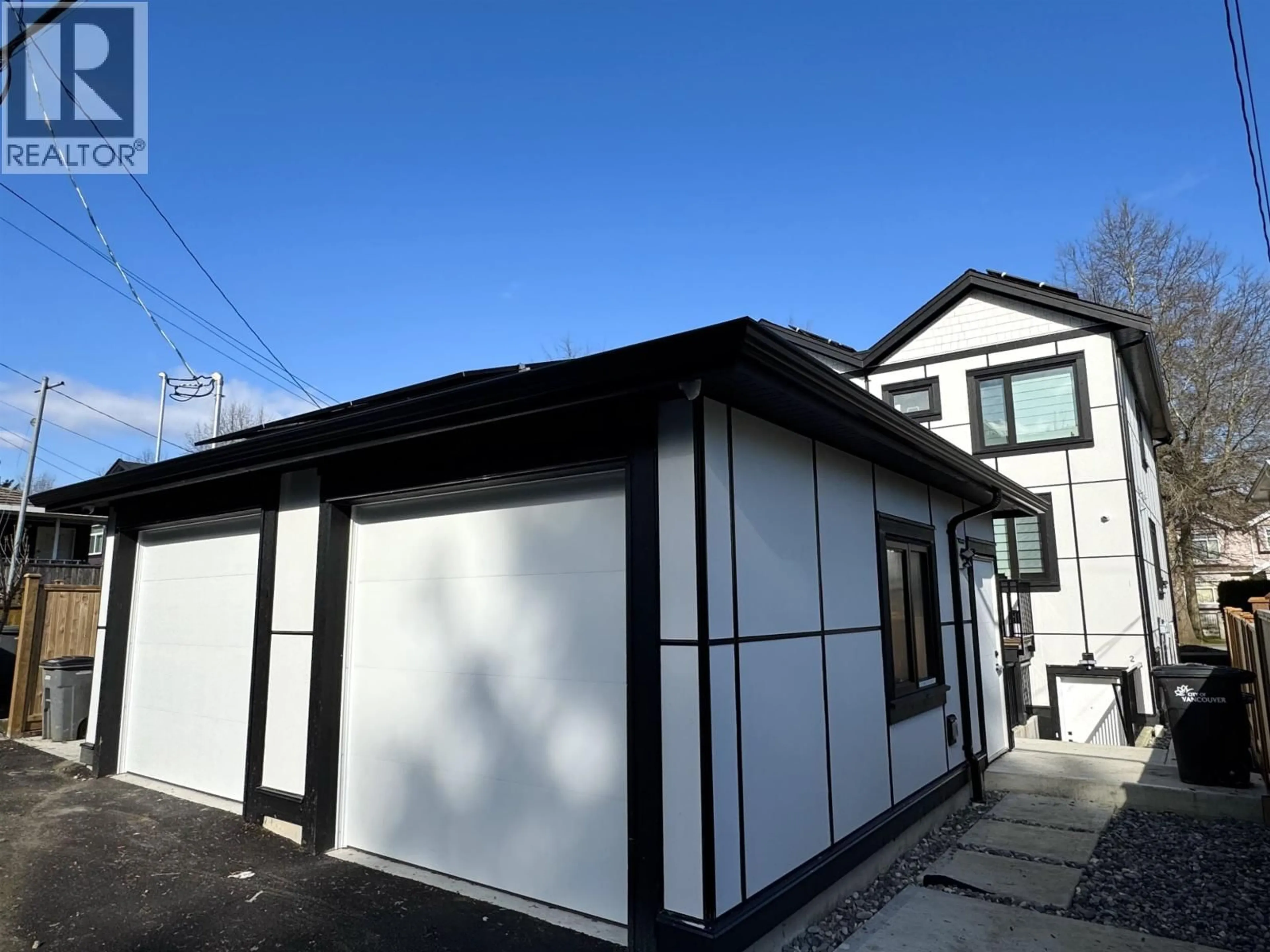 Home with vinyl exterior material, building for 2828 CHEYENNE AVENUE, Vancouver British Columbia V5R4R6