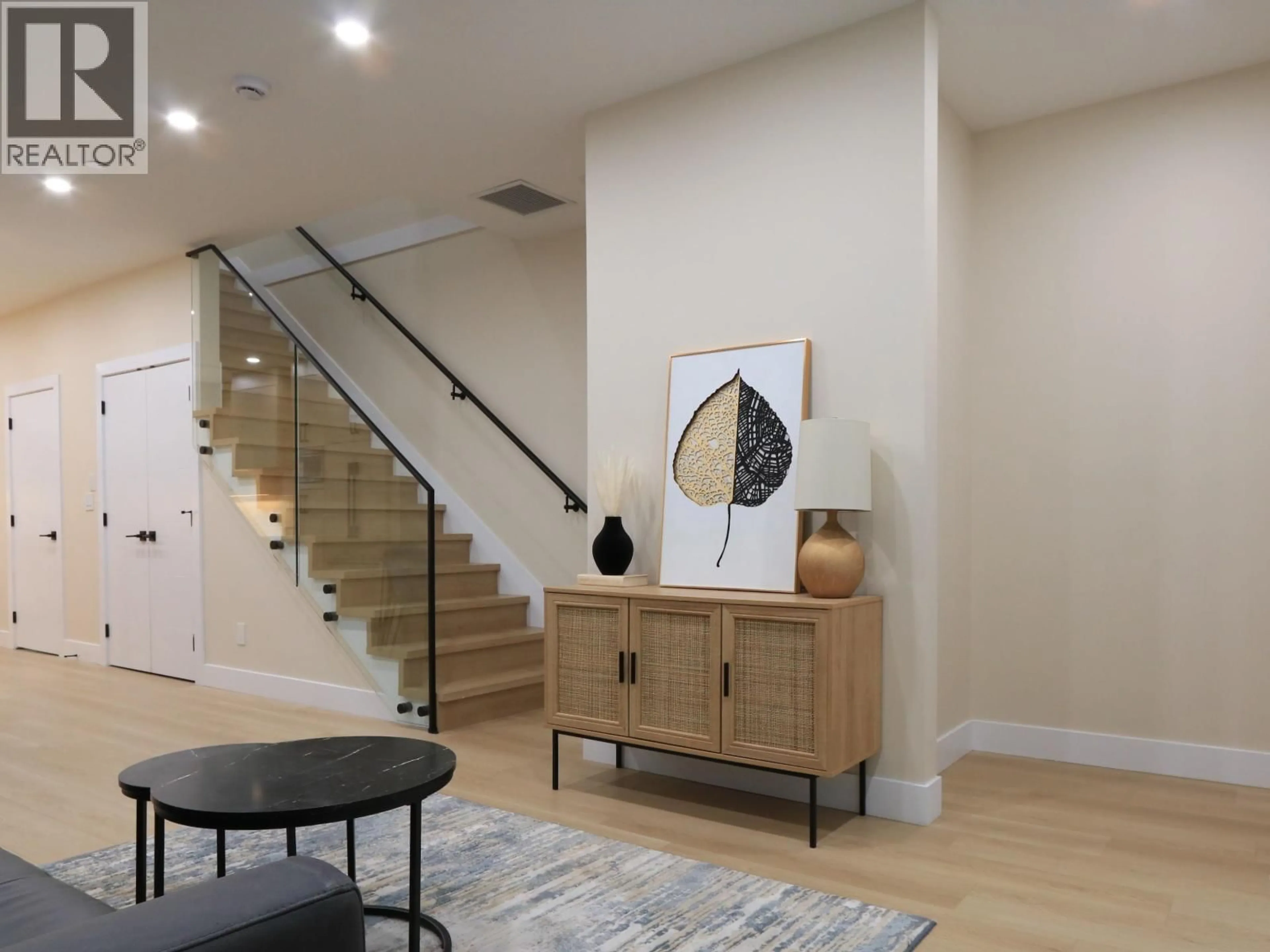 Indoor entryway for 2828 CHEYENNE AVENUE, Vancouver British Columbia V5R4R6