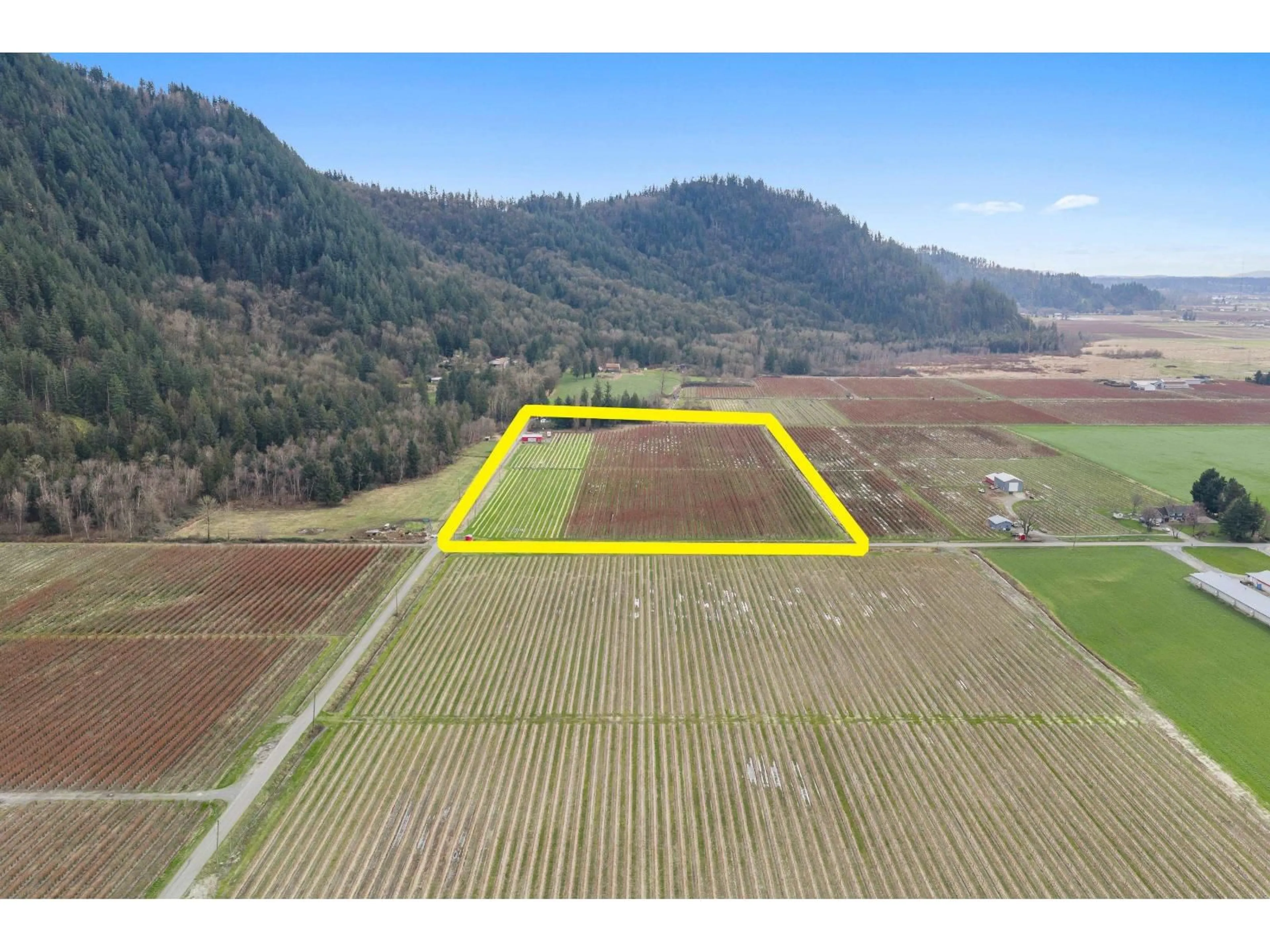 A pic from outside/outdoor area/front of a property/back of a property/a pic from drone, water/lake/river/ocean view for 6209 LITTLE STREET, Abbotsford British Columbia V3G1P5