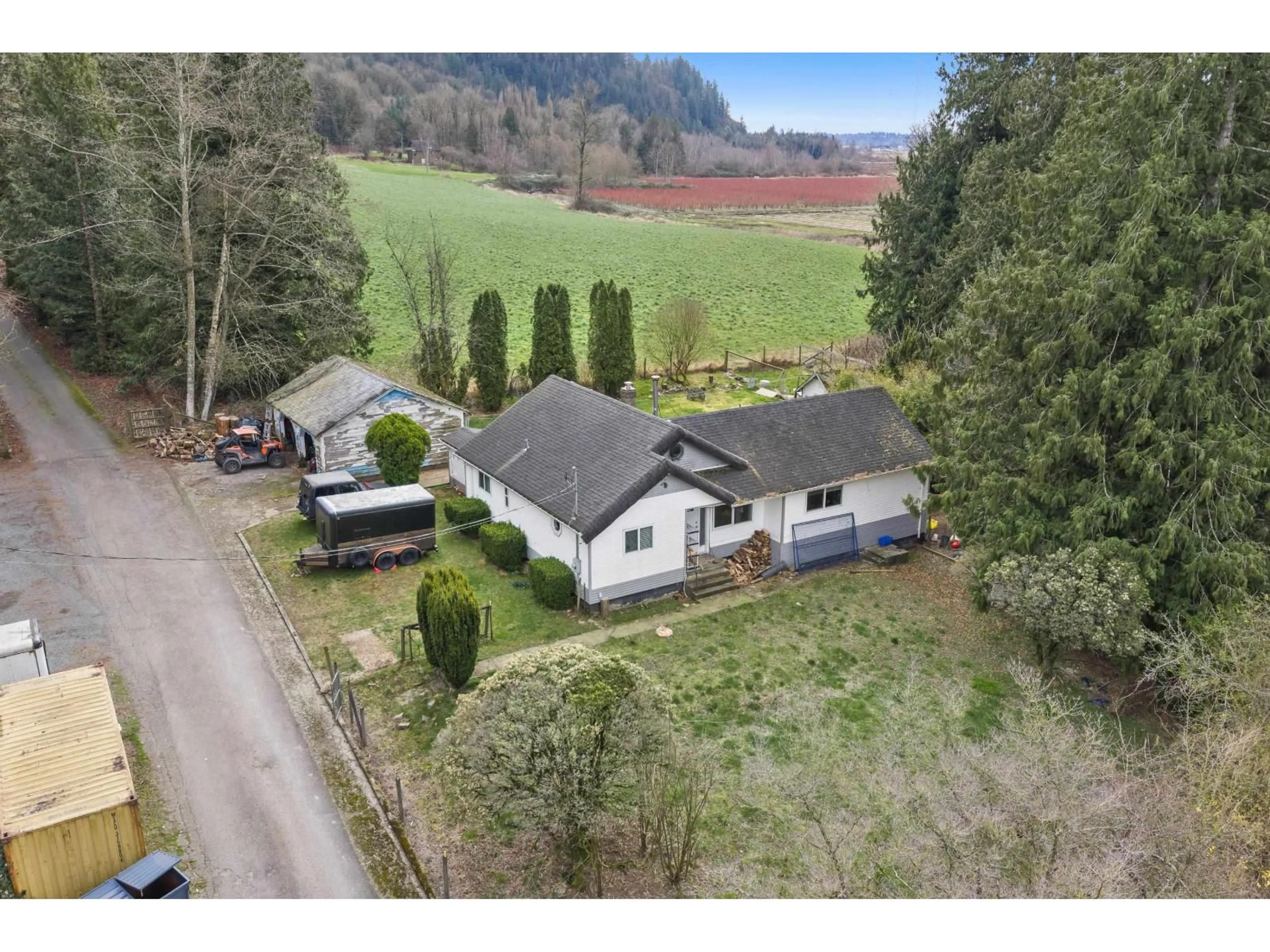 A pic from outside/outdoor area/front of a property/back of a property/a pic from drone, unknown for 6209 LITTLE STREET, Abbotsford British Columbia V3G1P5