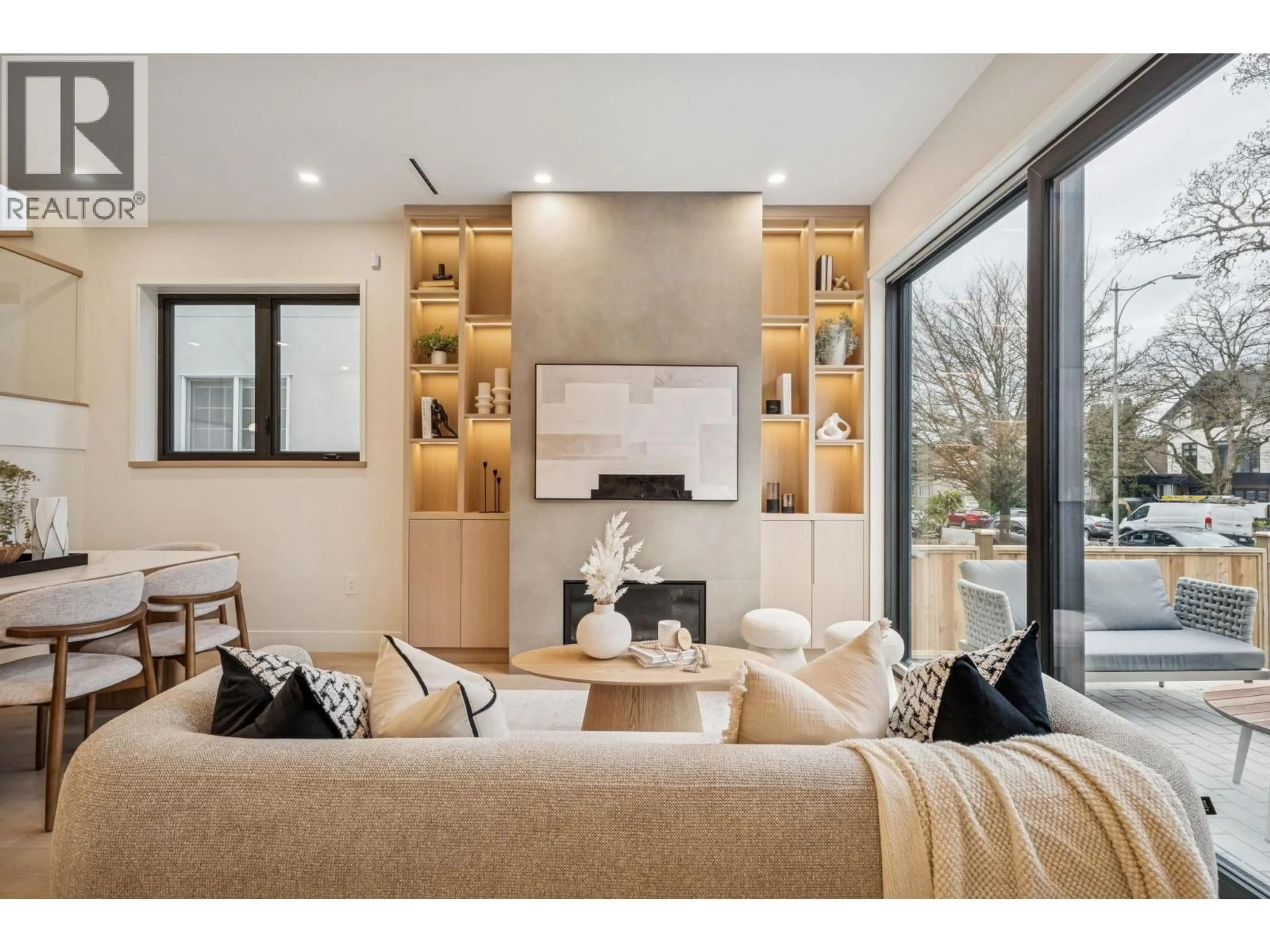 Living room with furniture, unknown for 1 - 448 20TH AVENUE, Vancouver British Columbia V5Y2C8