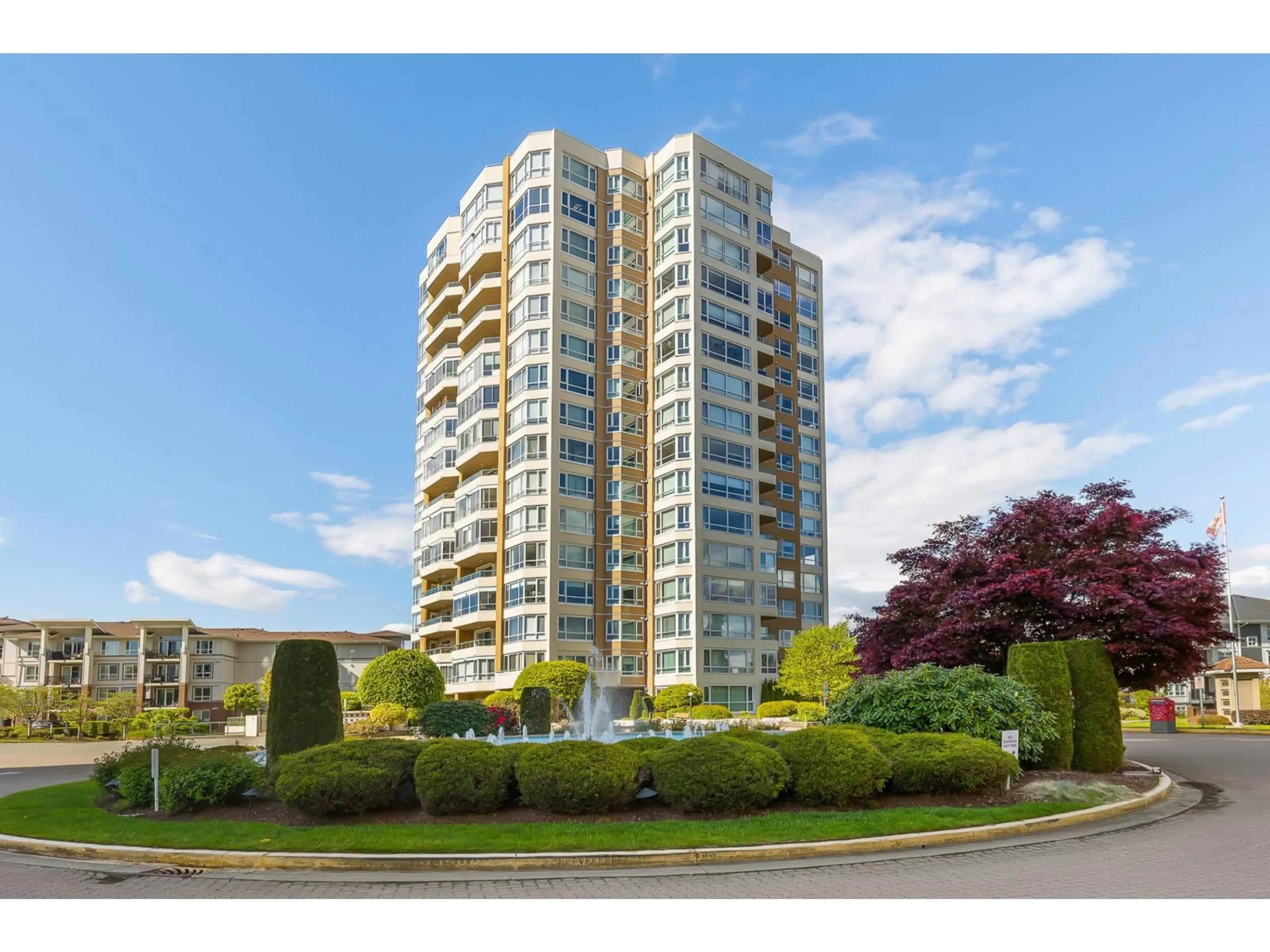 A pic from outside/outdoor area/front of a property/back of a property/a pic from drone, building for 703 - 3190 GLADWIN ROAD, Abbotsford British Columbia V2T5T2