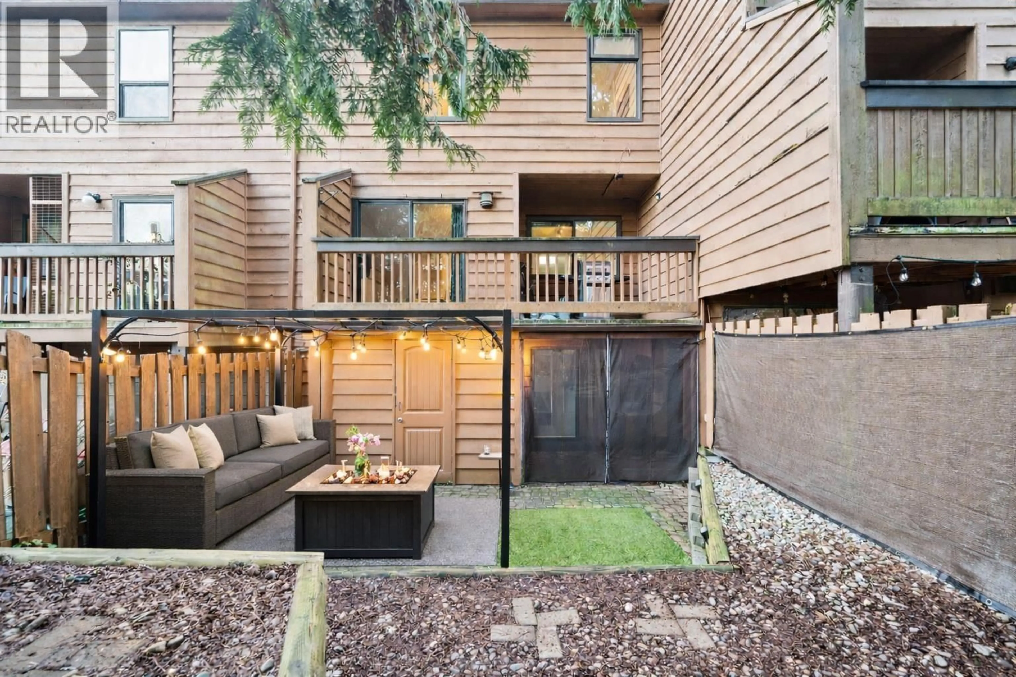 Patio, street for 216 CAMBRIDGE WAY, Port Moody British Columbia V3H3W7