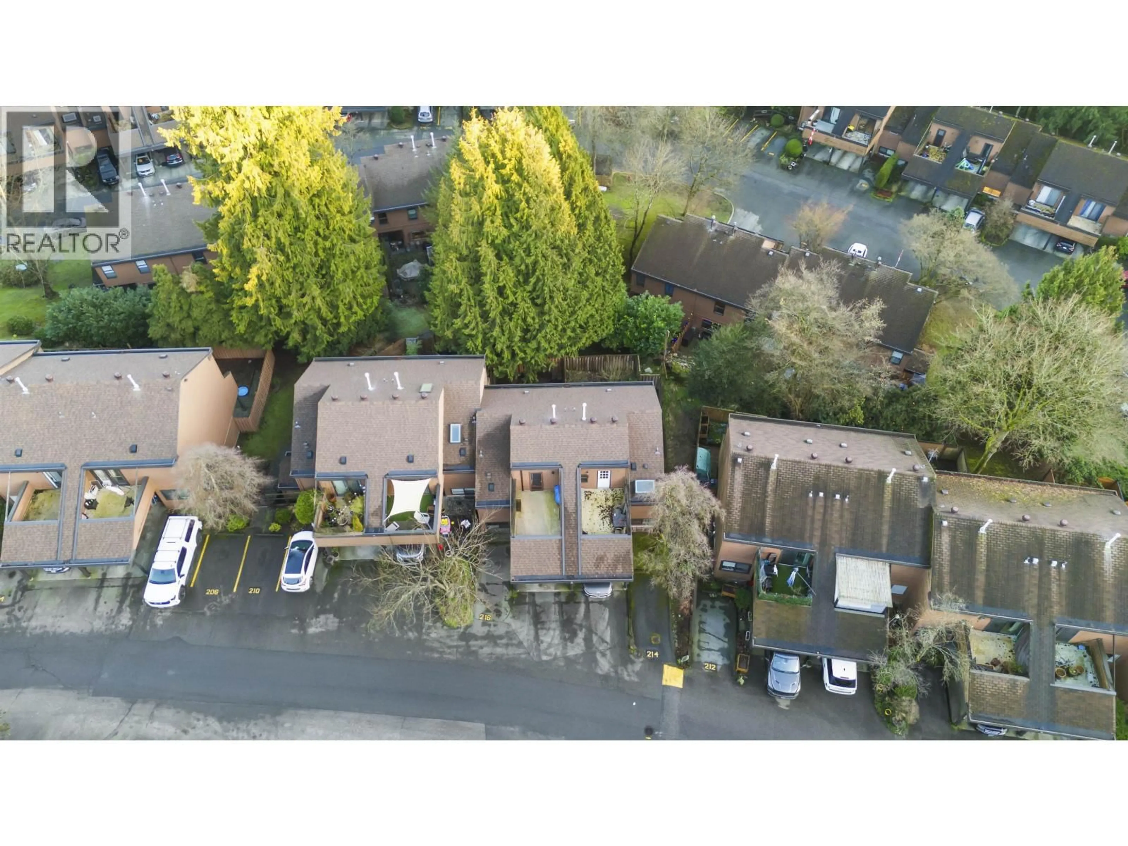 A pic from outside/outdoor area/front of a property/back of a property/a pic from drone, street for 216 CAMBRIDGE WAY, Port Moody British Columbia V3H3W7