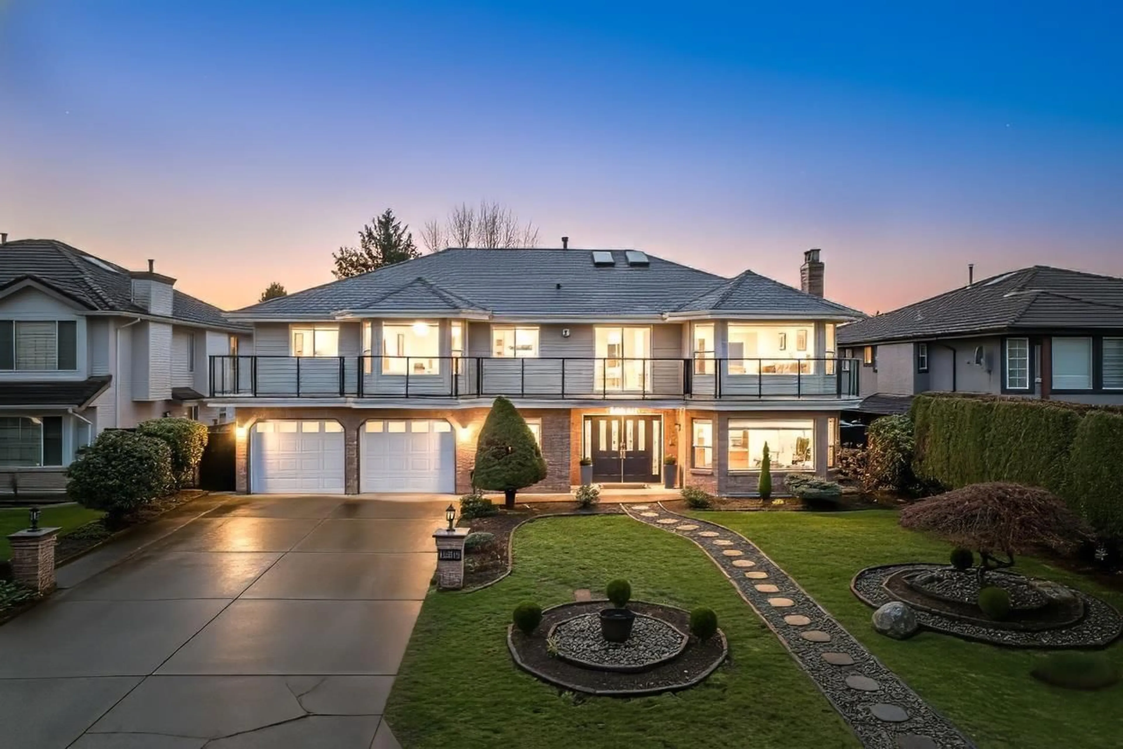 A pic from outside/outdoor area/front of a property/back of a property/a pic from drone, unknown for 12216 64A AVENUE, Surrey British Columbia V3W3R8