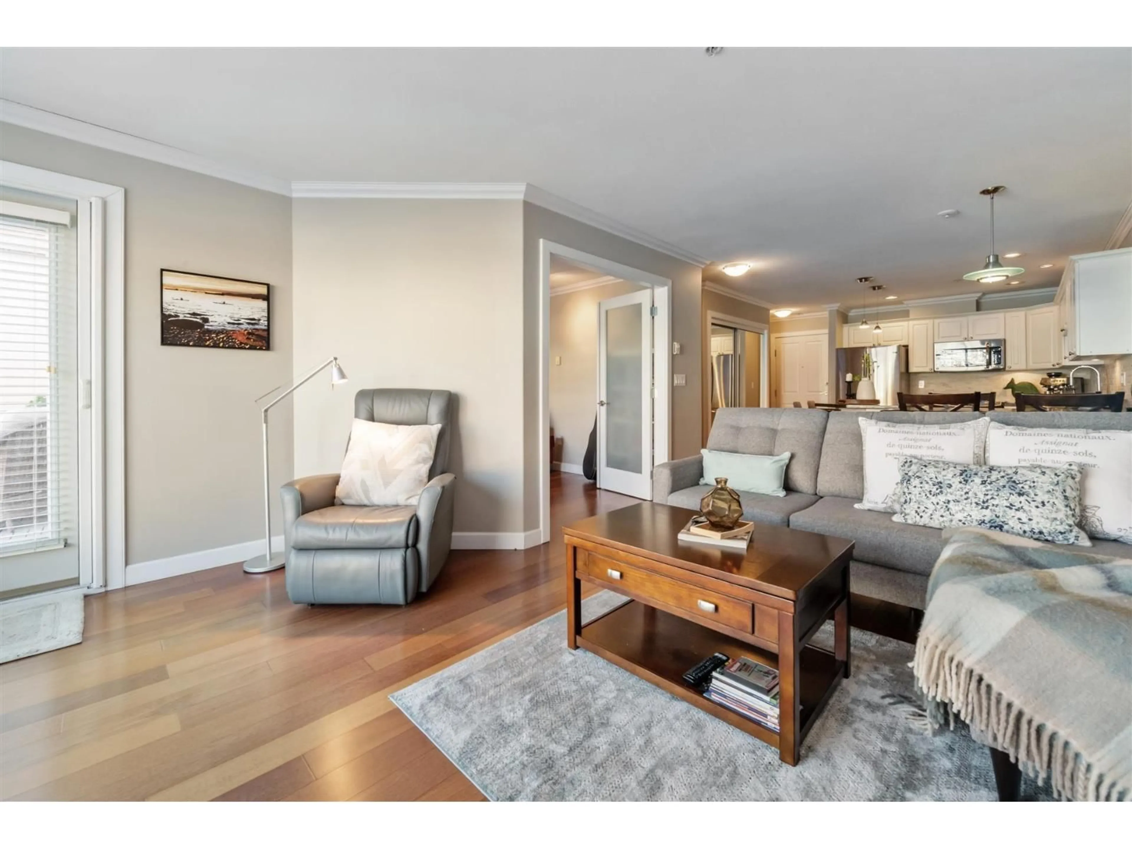 Living room with furniture, wood/laminate floor for 303 - 1153 VIDAL STREET, White Rock British Columbia V4B3T4