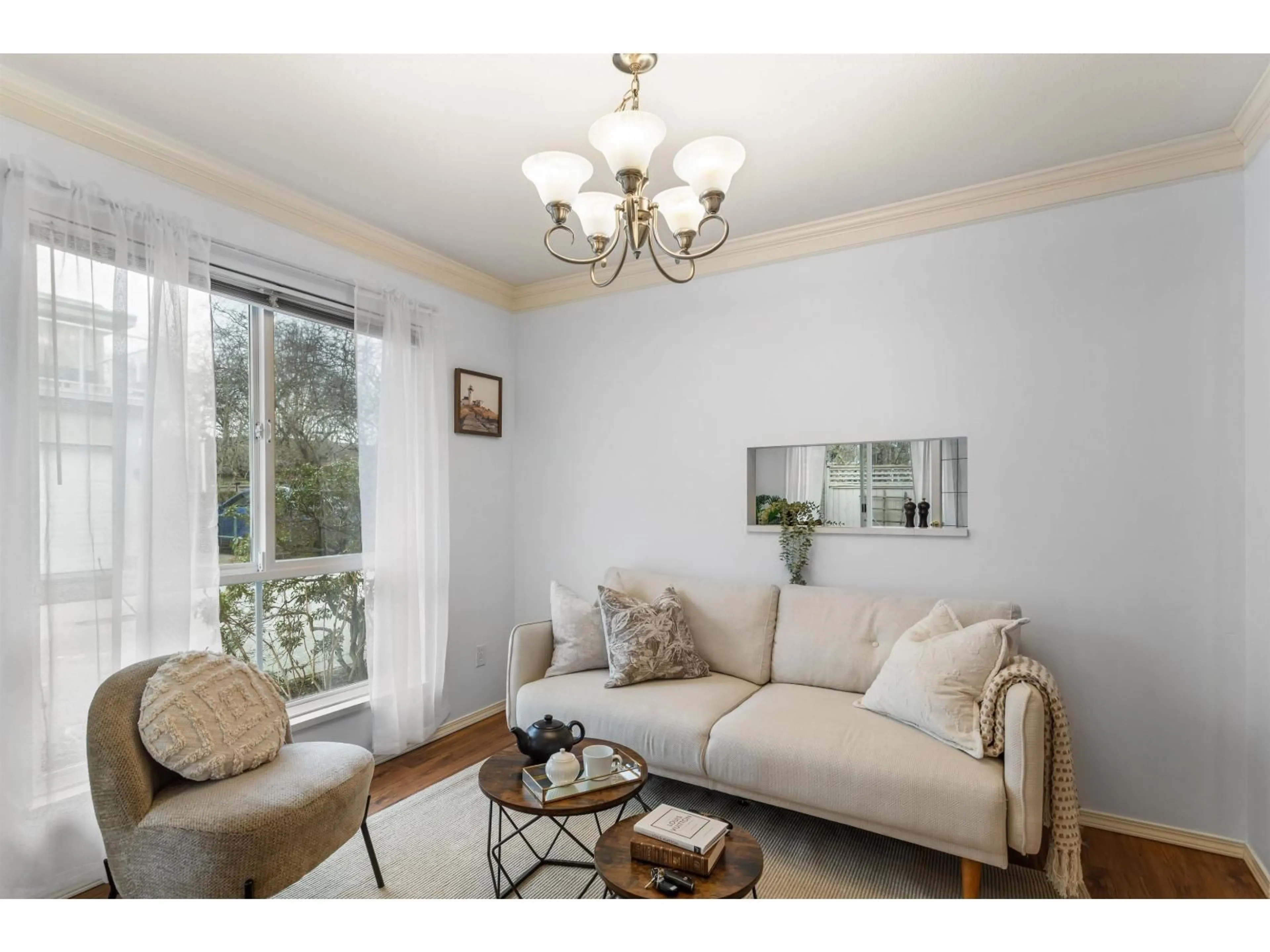 Living room with furniture, wood/laminate floor for 20 - 15875 84 AVENUE, Surrey British Columbia V4N0W7