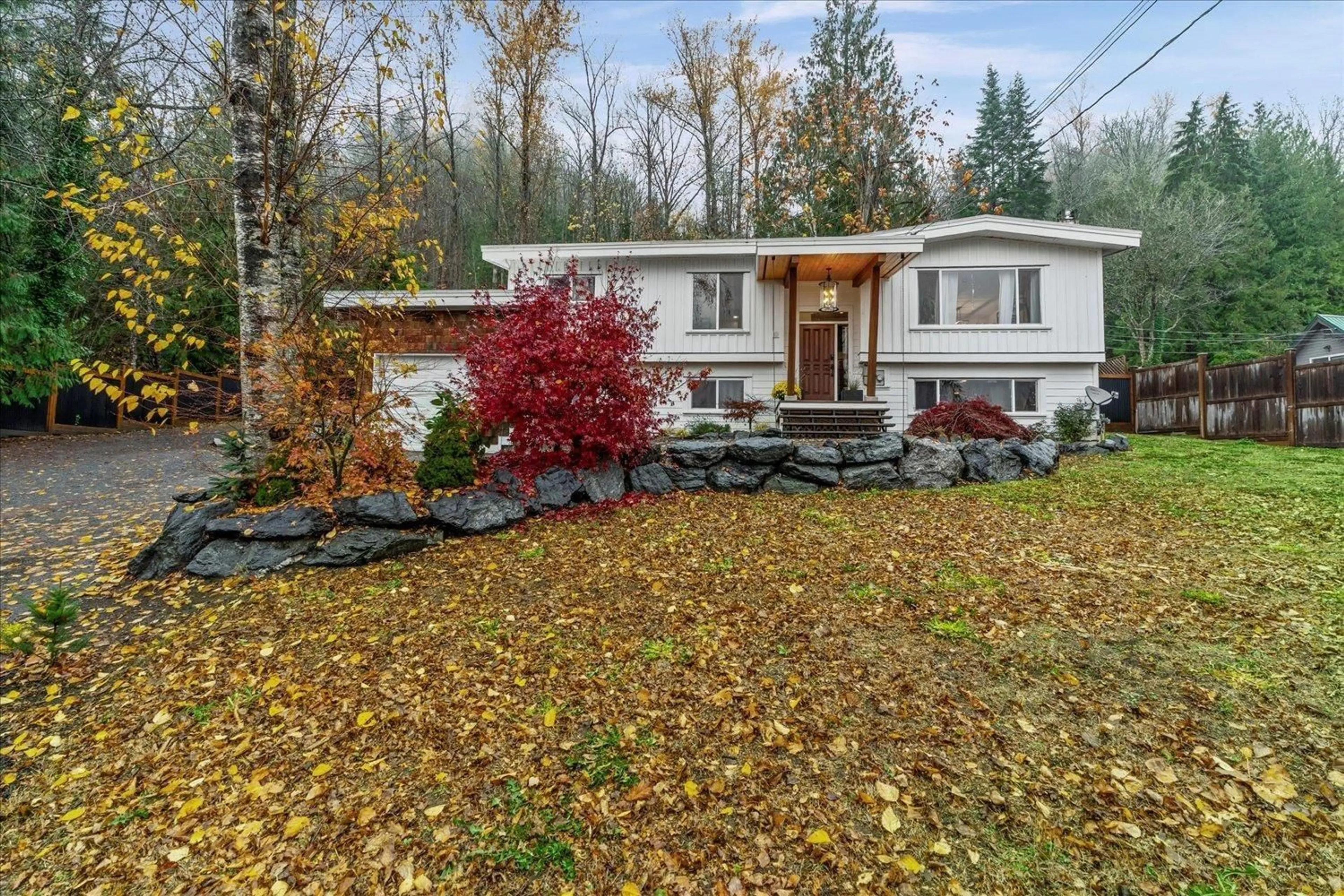 Home with vinyl exterior material, street for 47913 HANSOM ROAD, Chilliwack British Columbia V2R4R9
