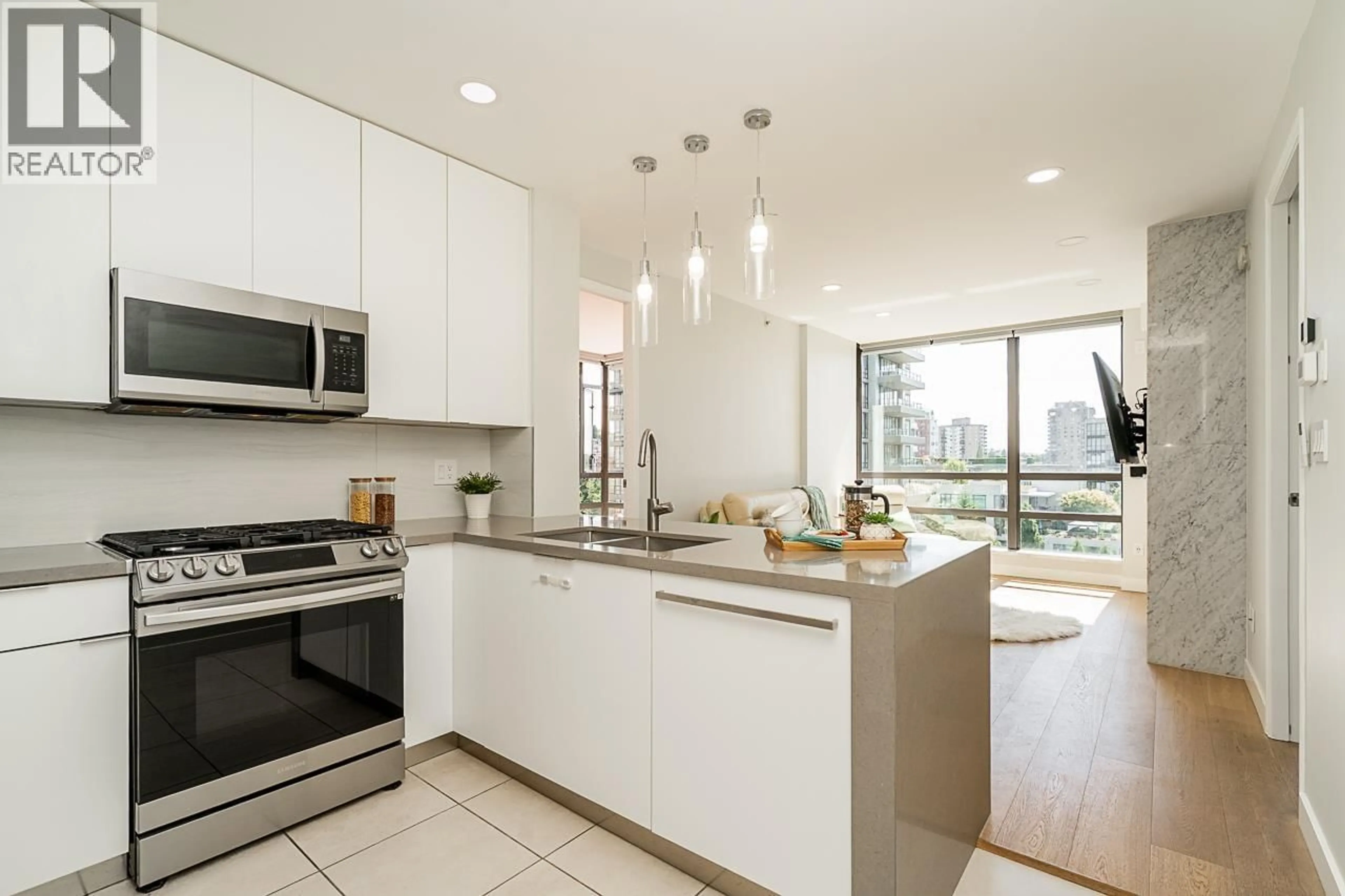 Open concept kitchen, ceramic/tile floor for 1002 - 170 1ST STREET, North Vancouver British Columbia V7M3P2