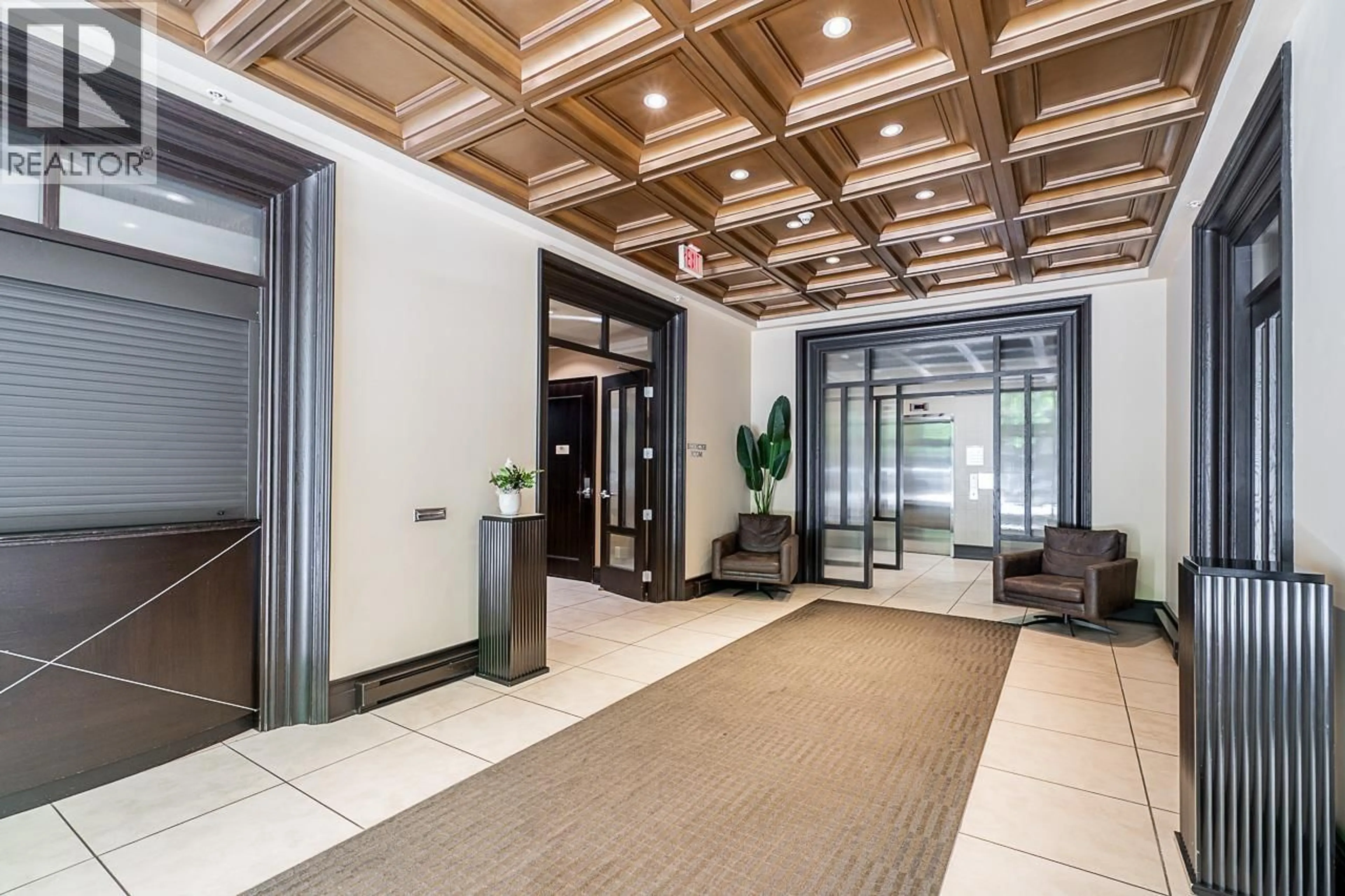 Indoor foyer for 1002 - 170 1ST STREET, North Vancouver British Columbia V7M3P2