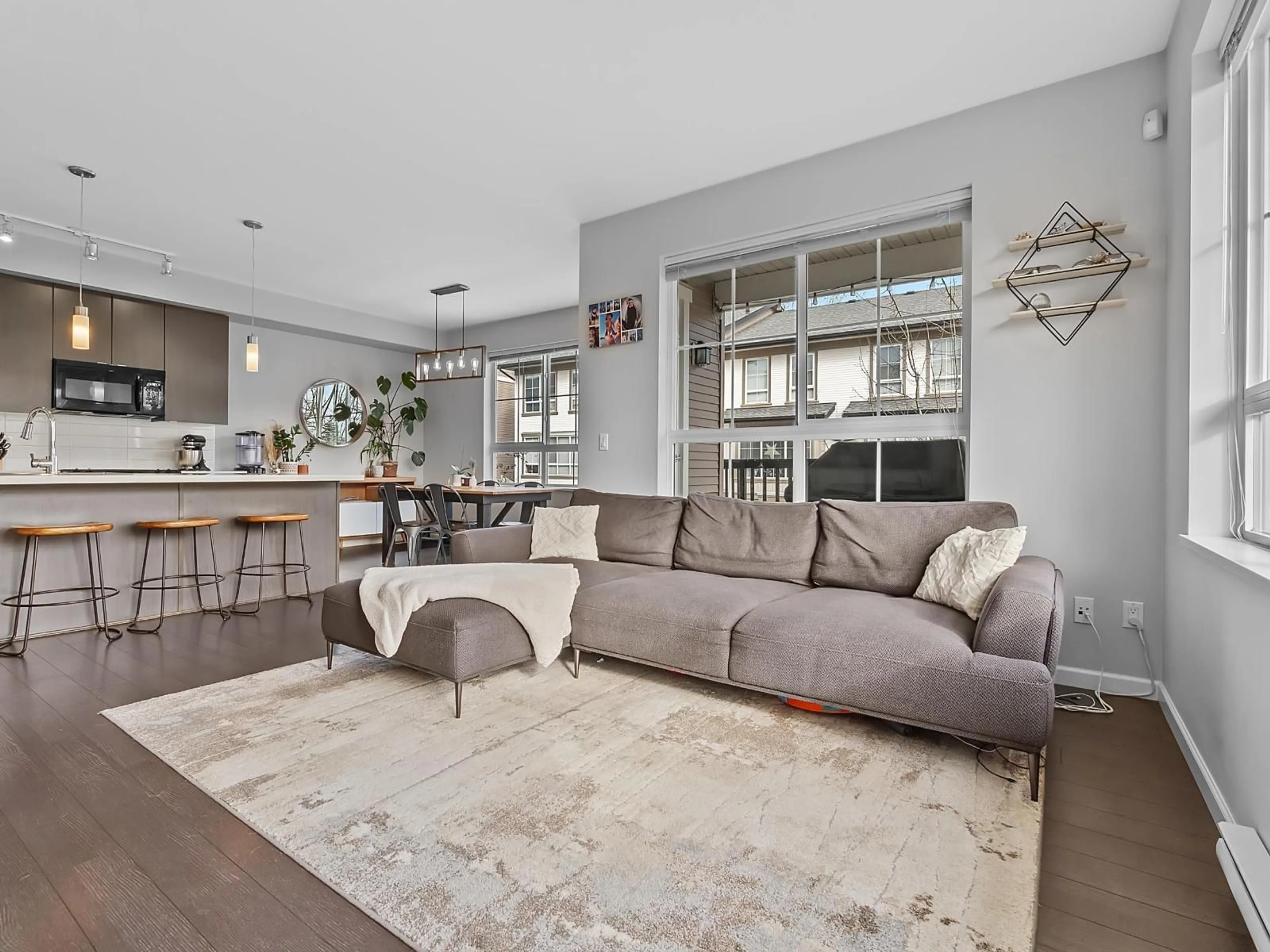 Living room with furniture, unknown for 25 - 19505 68A AVENUE, Surrey British Columbia V4N6K3