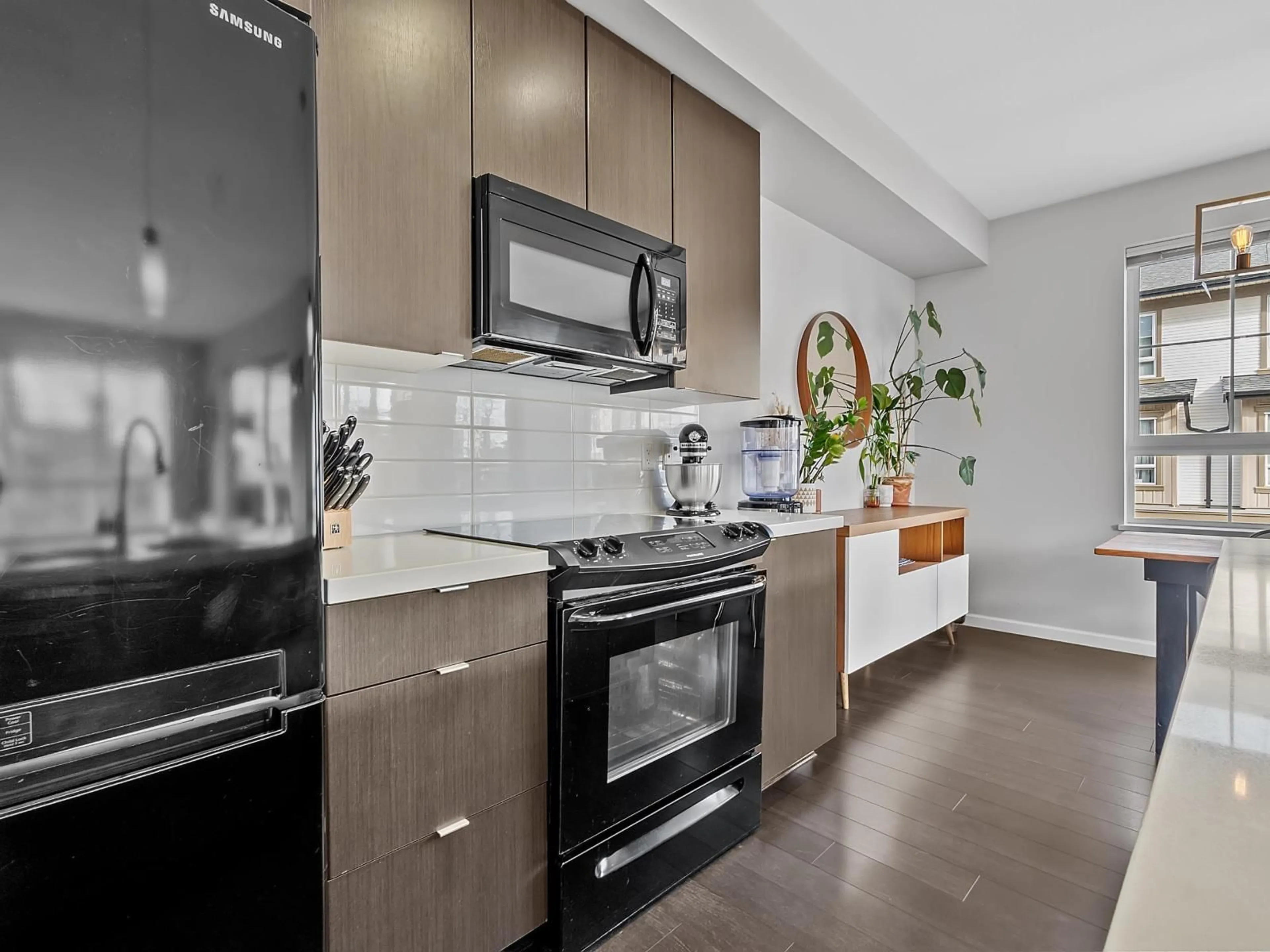 Open concept kitchen, unknown for 25 - 19505 68A AVENUE, Surrey British Columbia V4N6K3