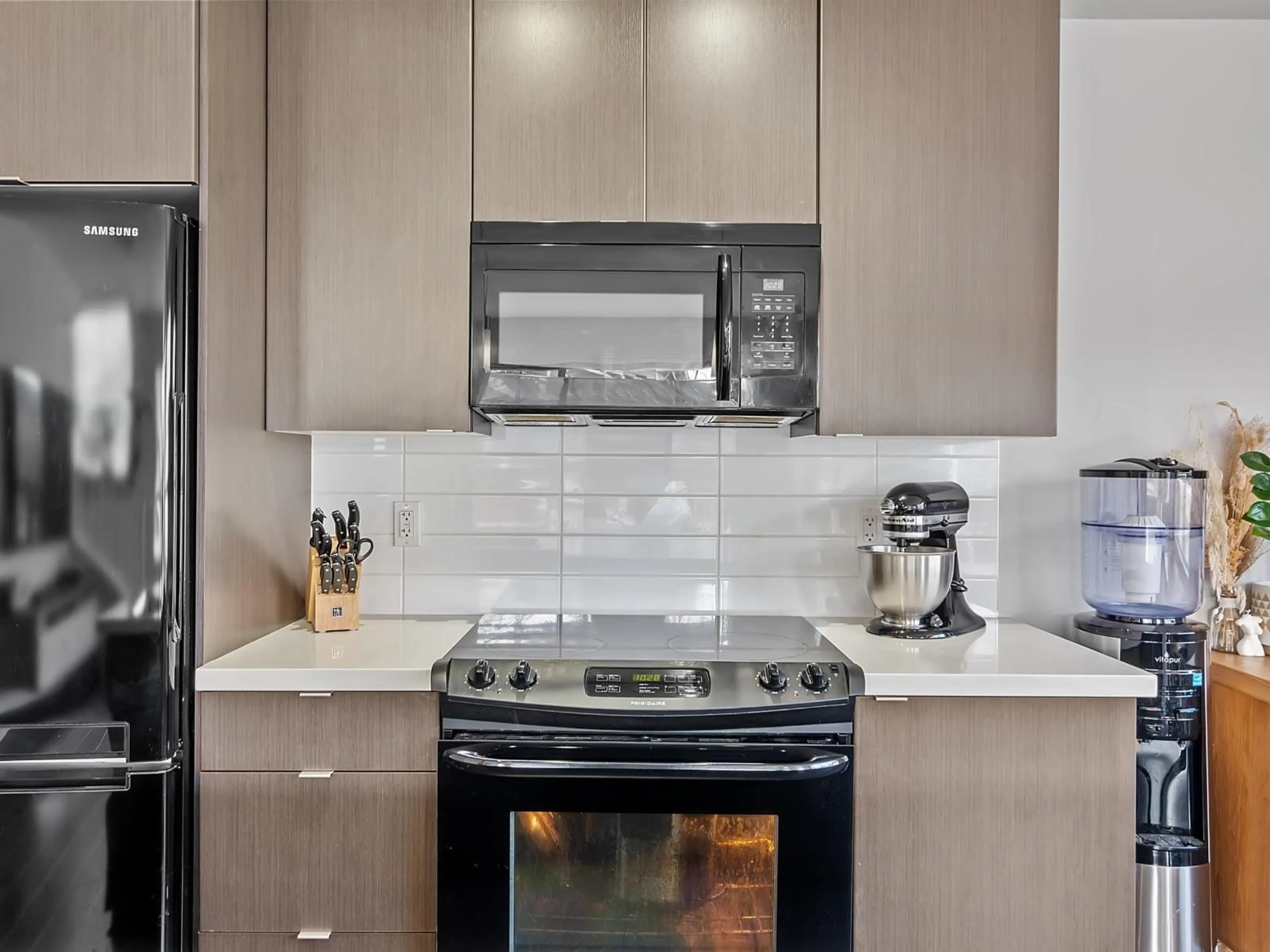 Standard kitchen, ceramic/tile floor for 25 - 19505 68A AVENUE, Surrey British Columbia V4N6K3