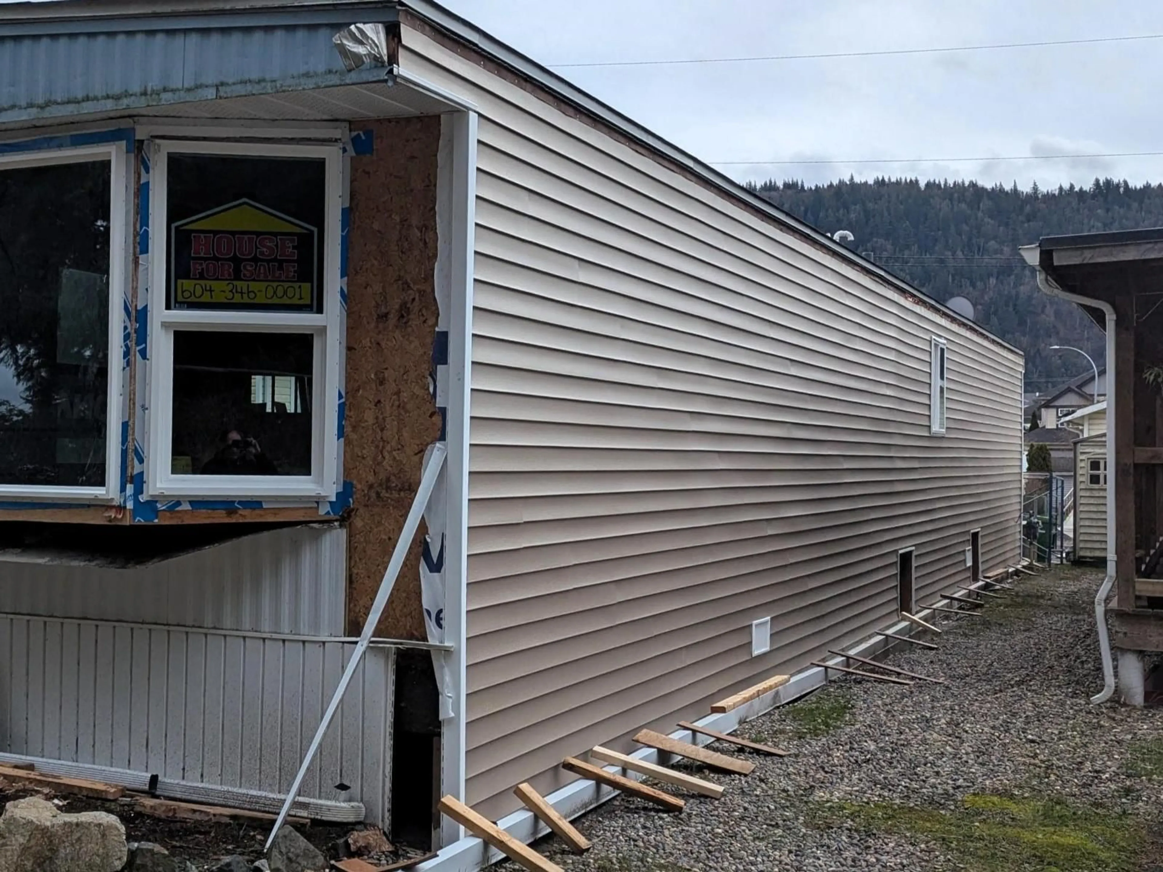 Home with vinyl exterior material, building for 17 - 44565 MONTE VISTA DRIVE, Chilliwack British Columbia V2R5Y4