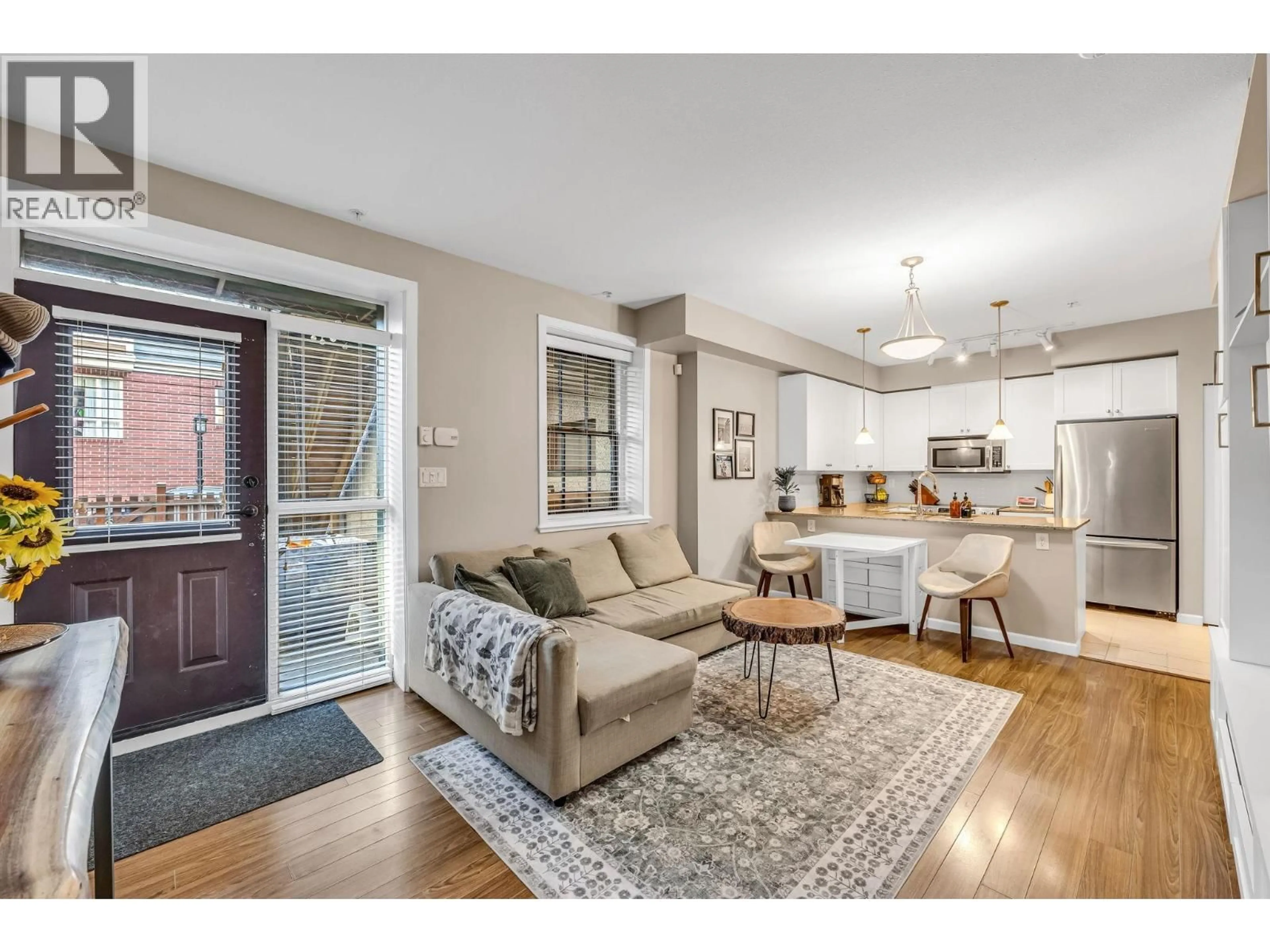 Living room with furniture, unknown for 3 - 12 ROYAL AVENUE, New Westminster British Columbia V3L0B7