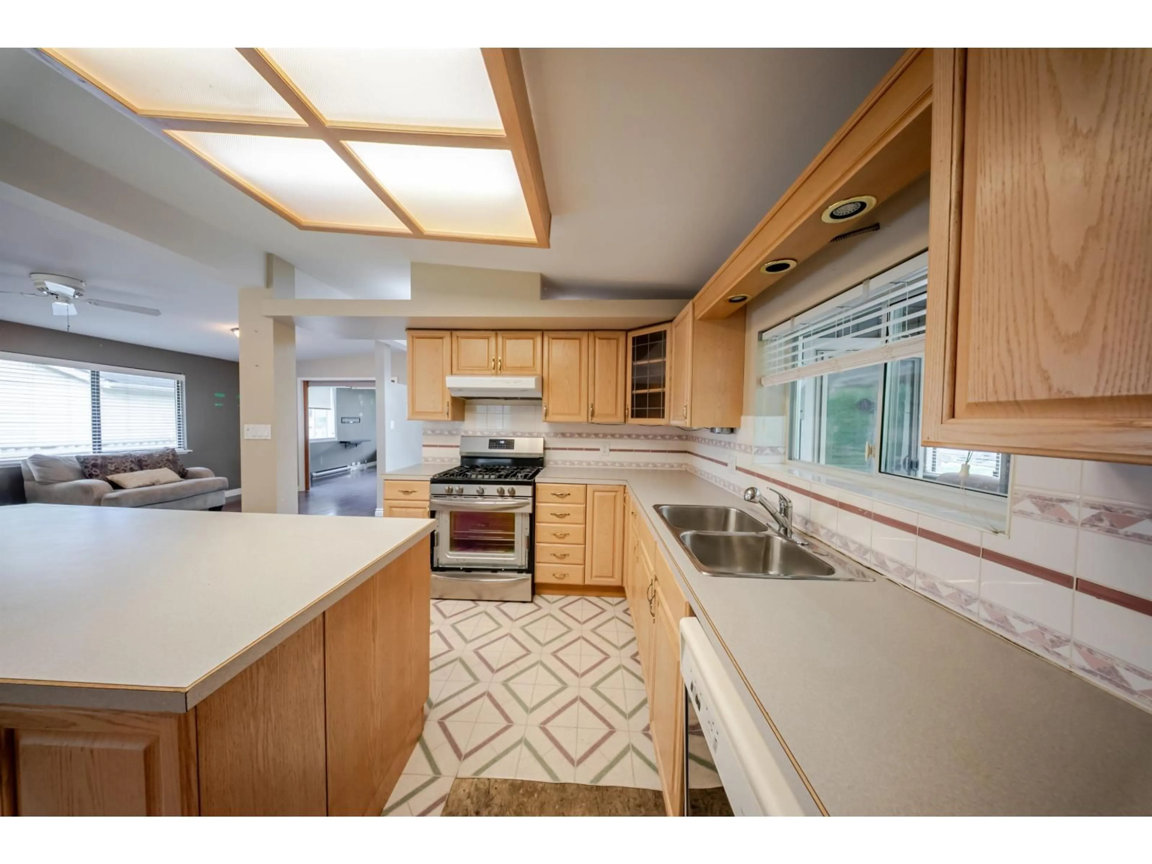 Open concept kitchen, ceramic/tile floor for 1876 VERA ROAD, Lindell Beach British Columbia V2R4X1