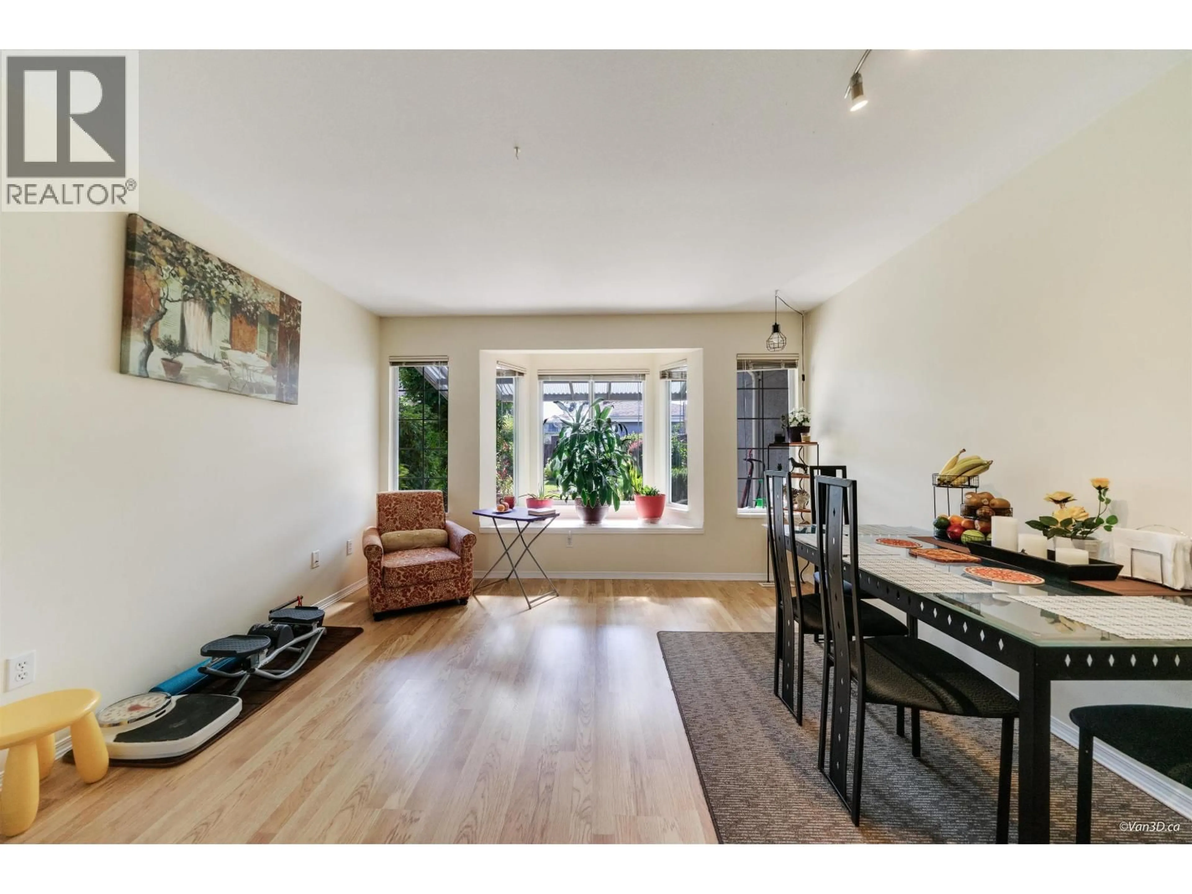 Unknown for 215 18TH STREET, North Vancouver British Columbia V7M1W7