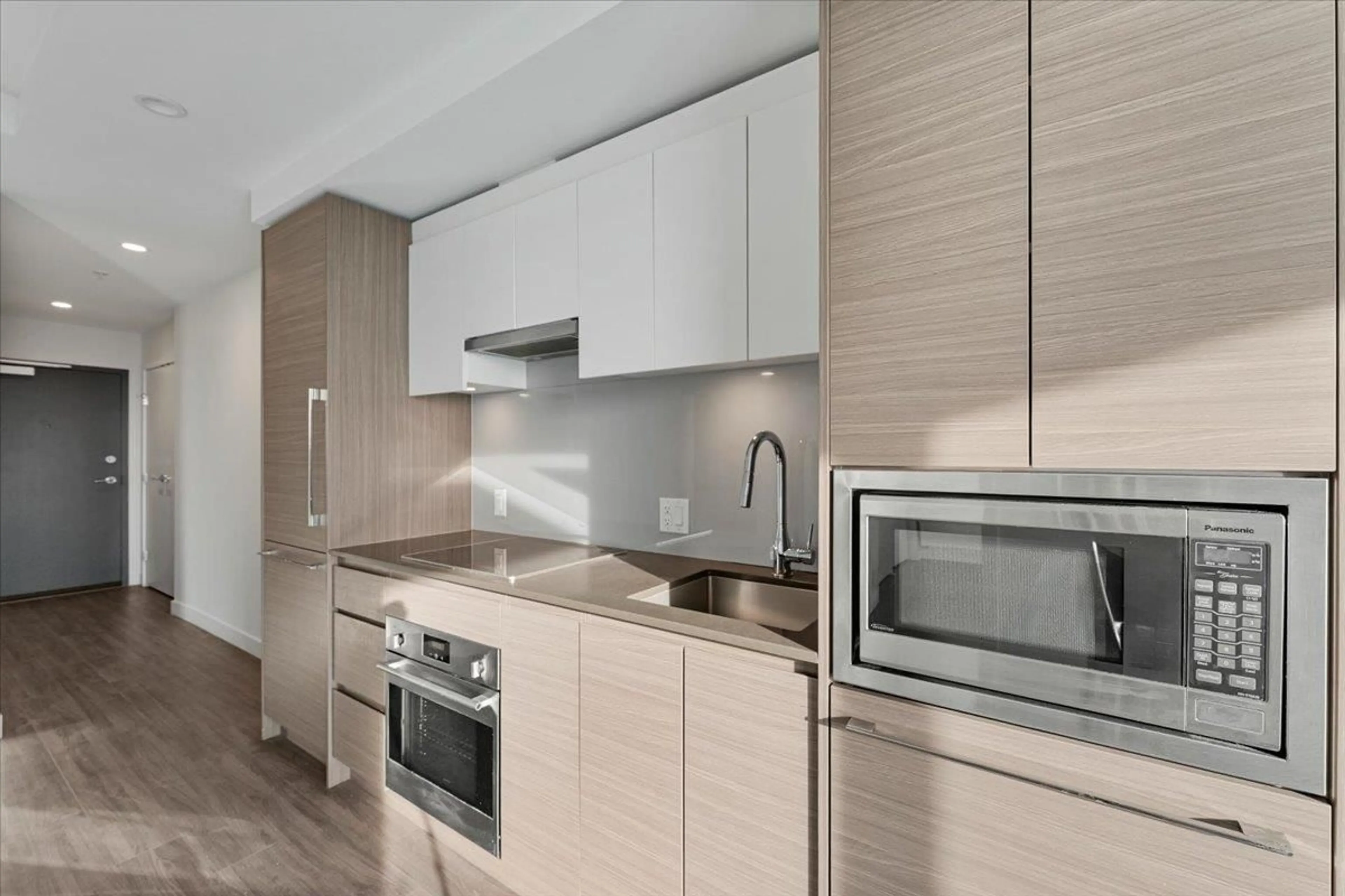 Standard kitchen, unknown for 1212 - 13615 FRASER HIGHWAY, Surrey British Columbia V3T0P7