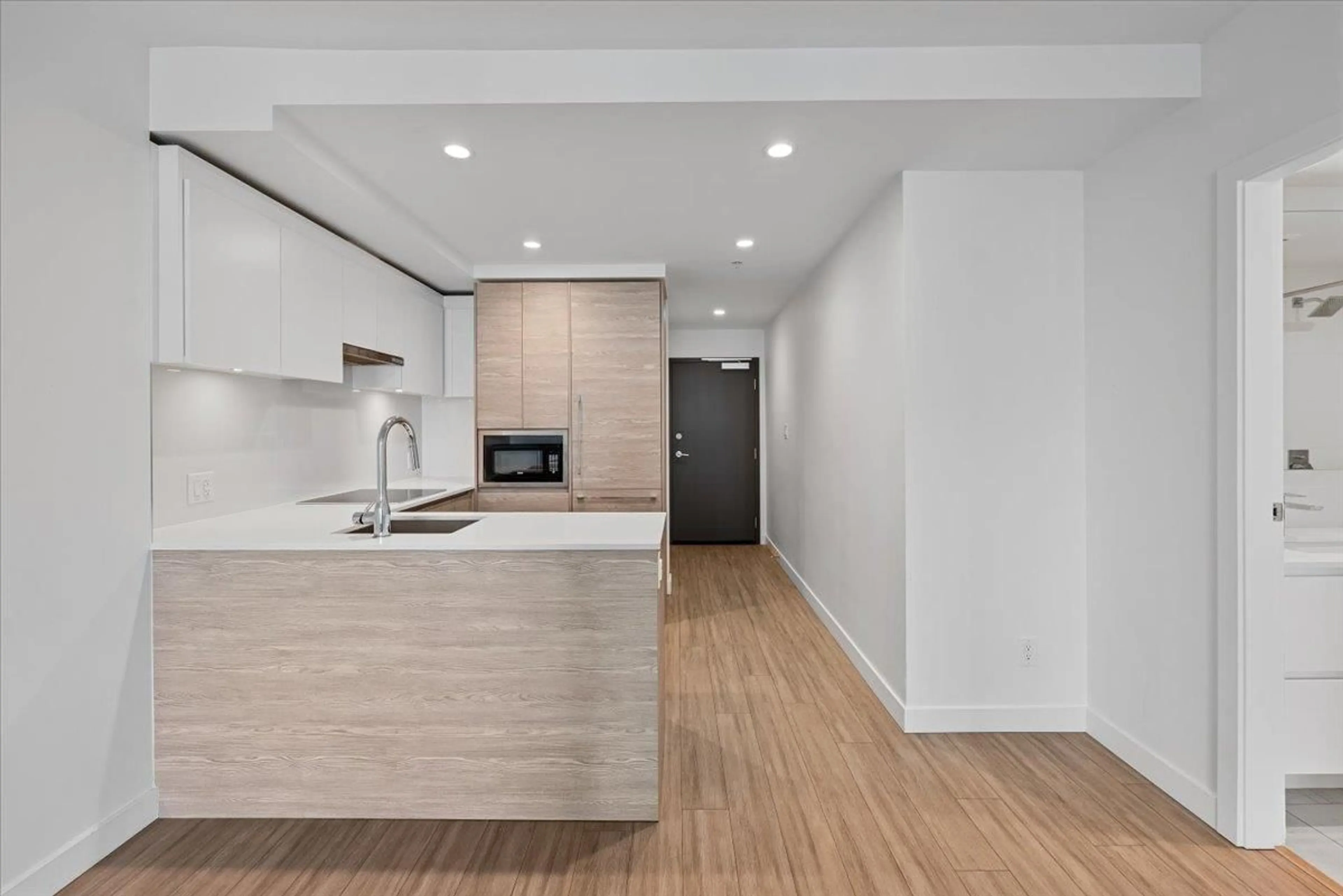 Open concept kitchen, unknown for 1005 - 13655 FRASER HIGHWAY, Surrey British Columbia V3T0P8