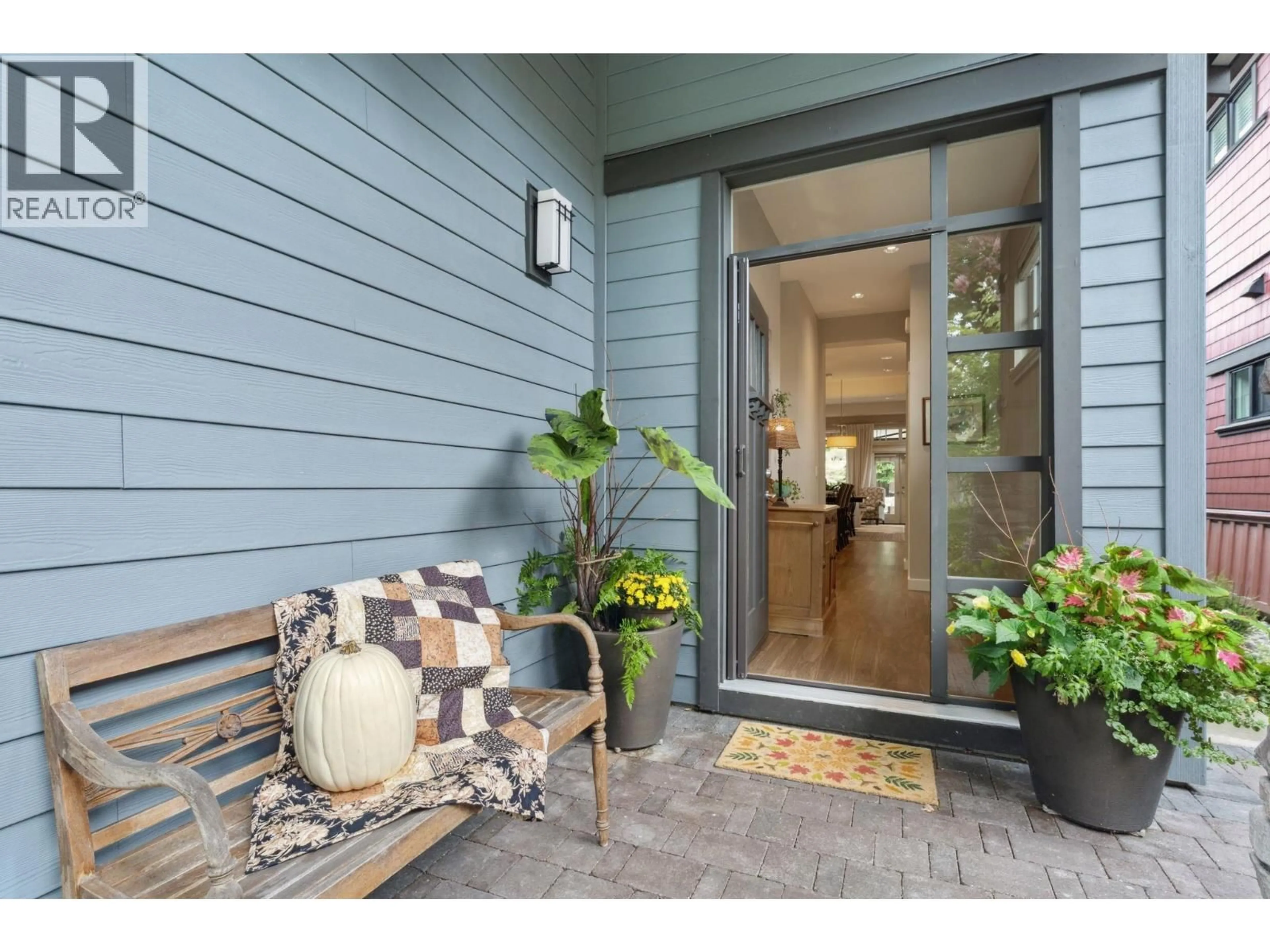Indoor entryway for 5068 WILLOW SPRINGS AVENUE, Delta British Columbia V4M0A7
