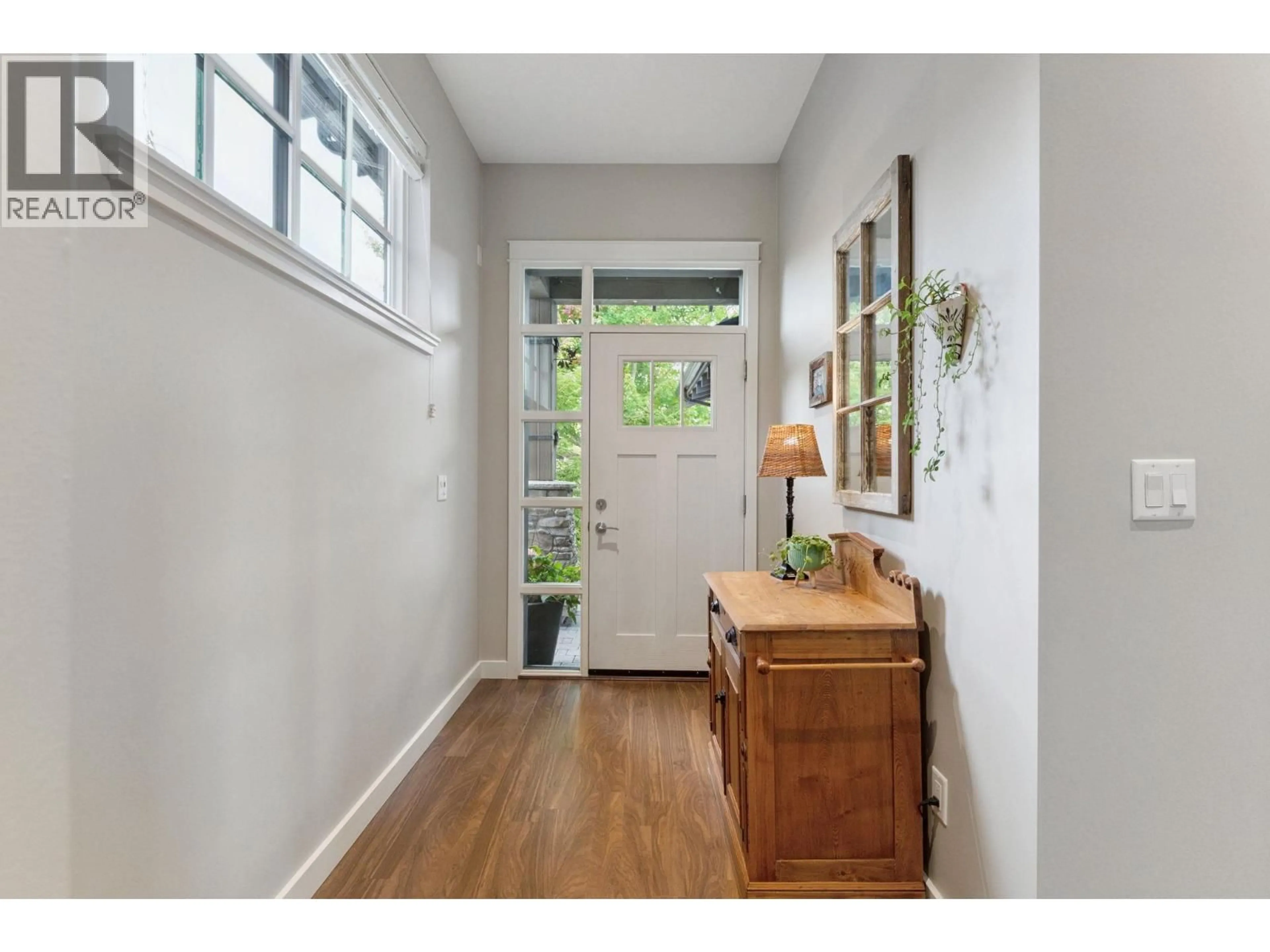 Indoor entryway for 5068 WILLOW SPRINGS AVENUE, Delta British Columbia V4M0A7