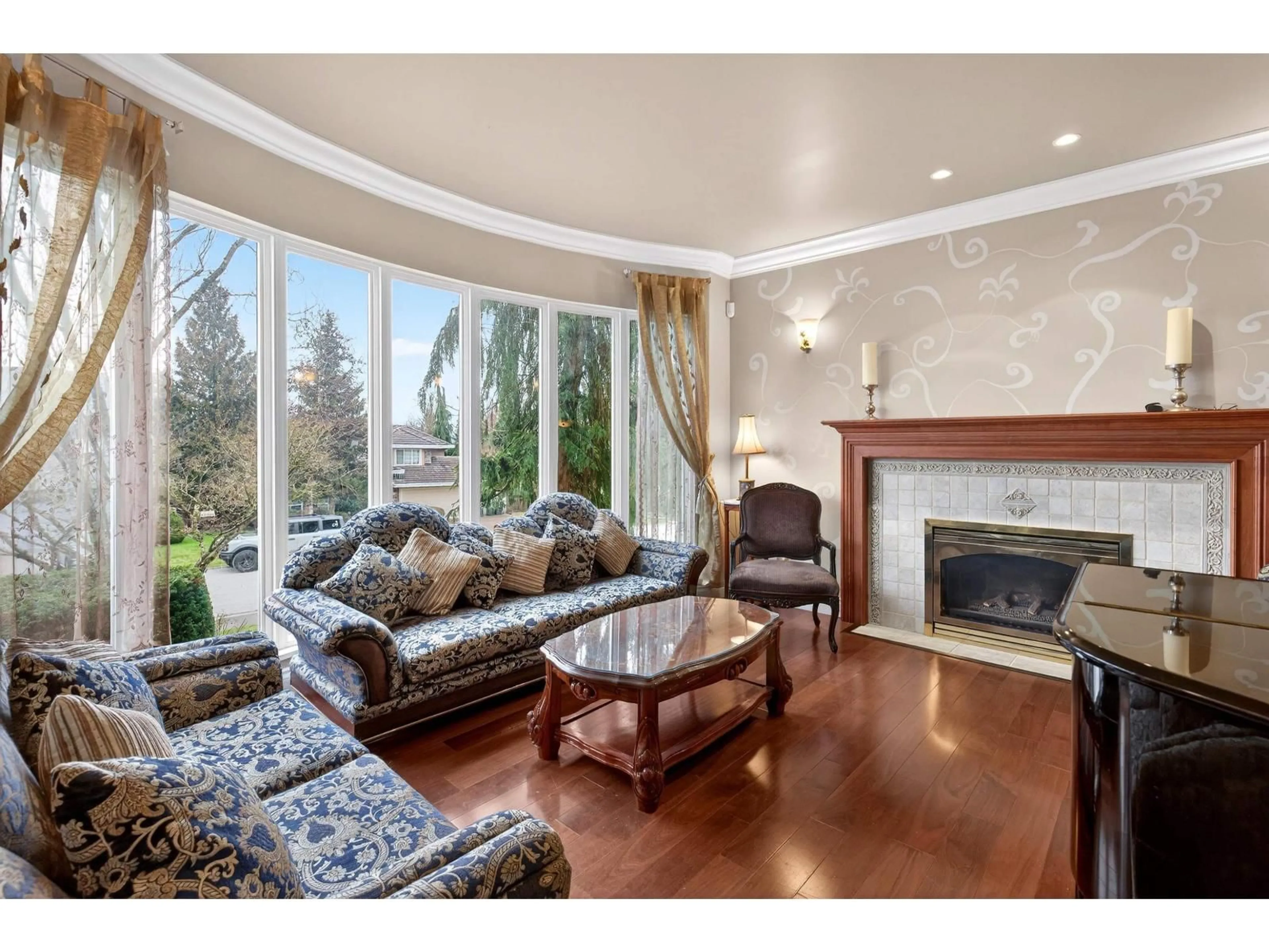 Living room with furniture, unknown for 18048 99A AVENUE, Surrey British Columbia V4N4V6