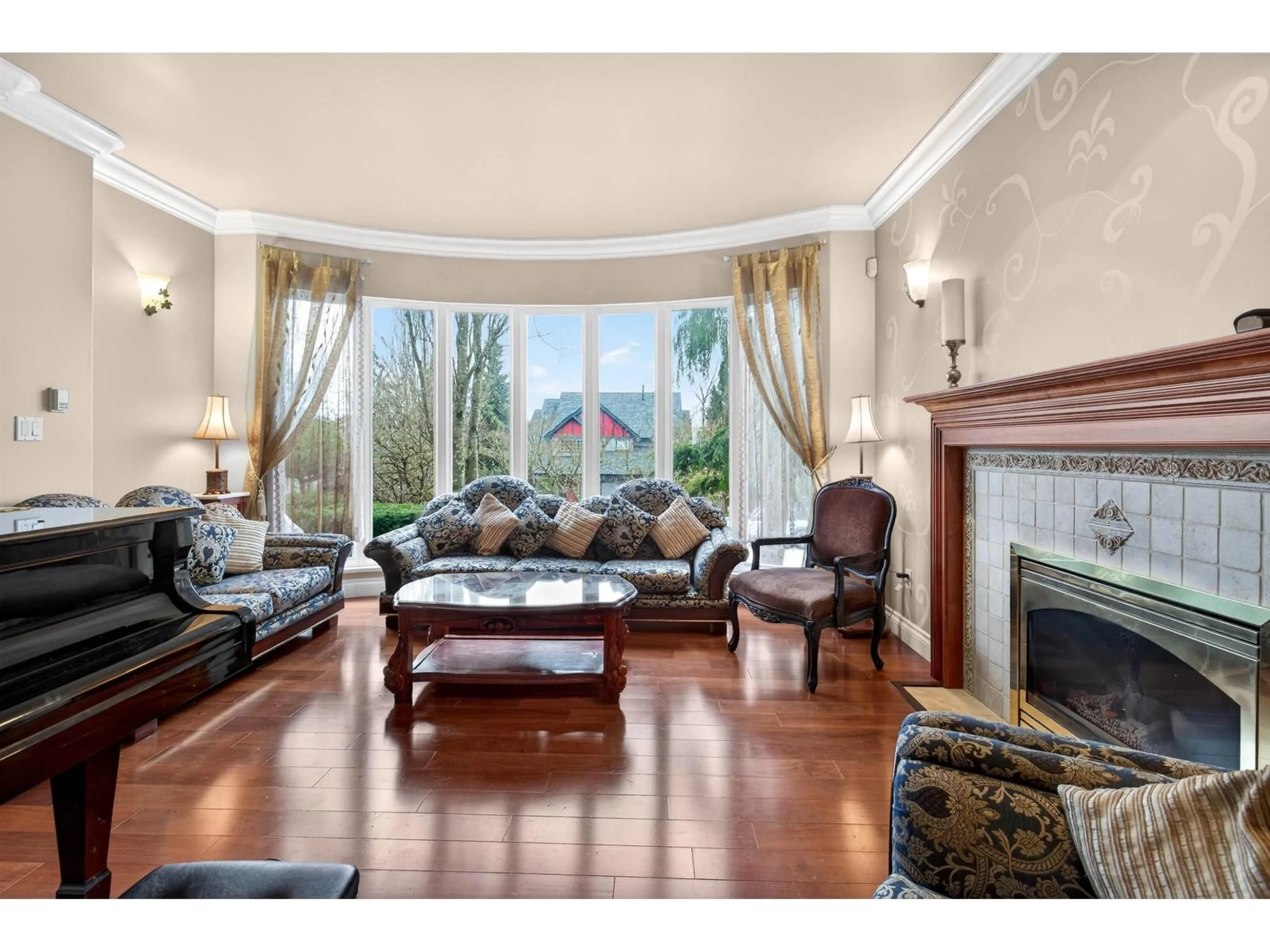 Living room with furniture, unknown for 18048 99A AVENUE, Surrey British Columbia V4N4V6