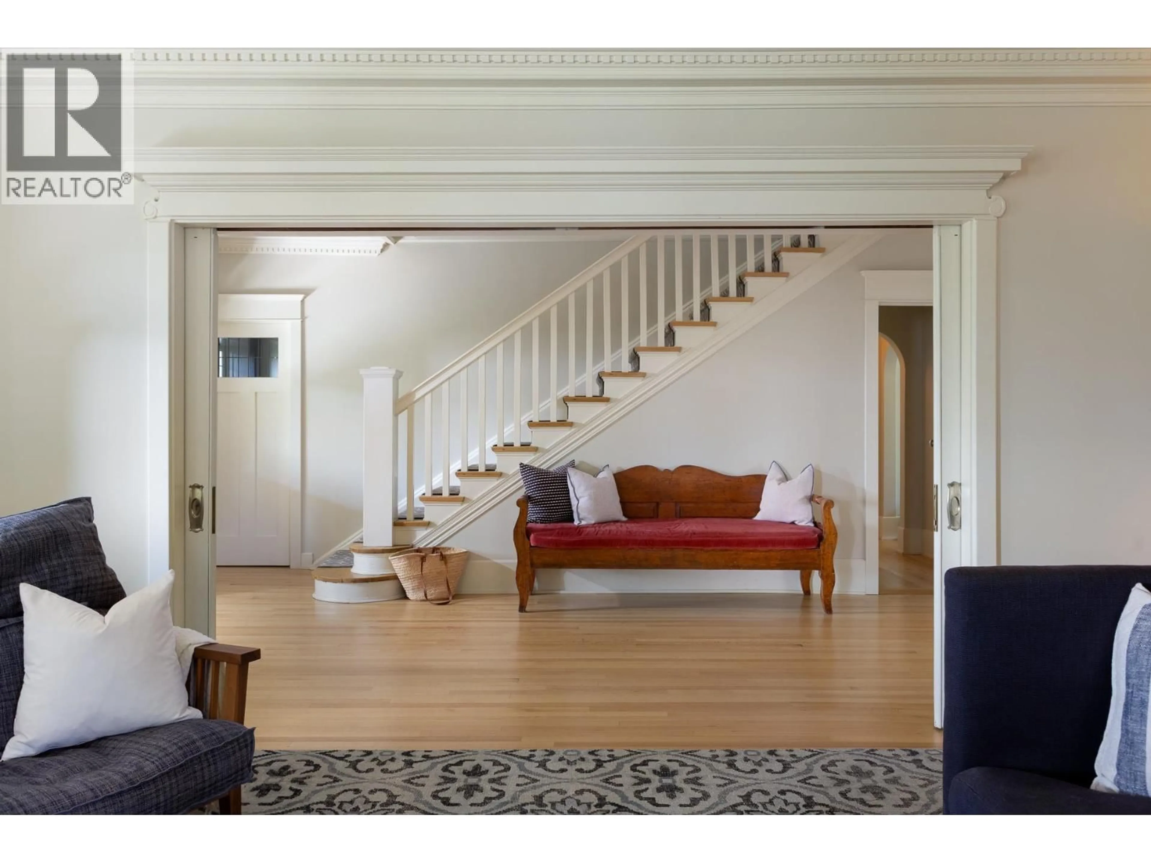 Indoor entryway for 3545 DOWSLEY COURT, North Vancouver British Columbia V7N1X4