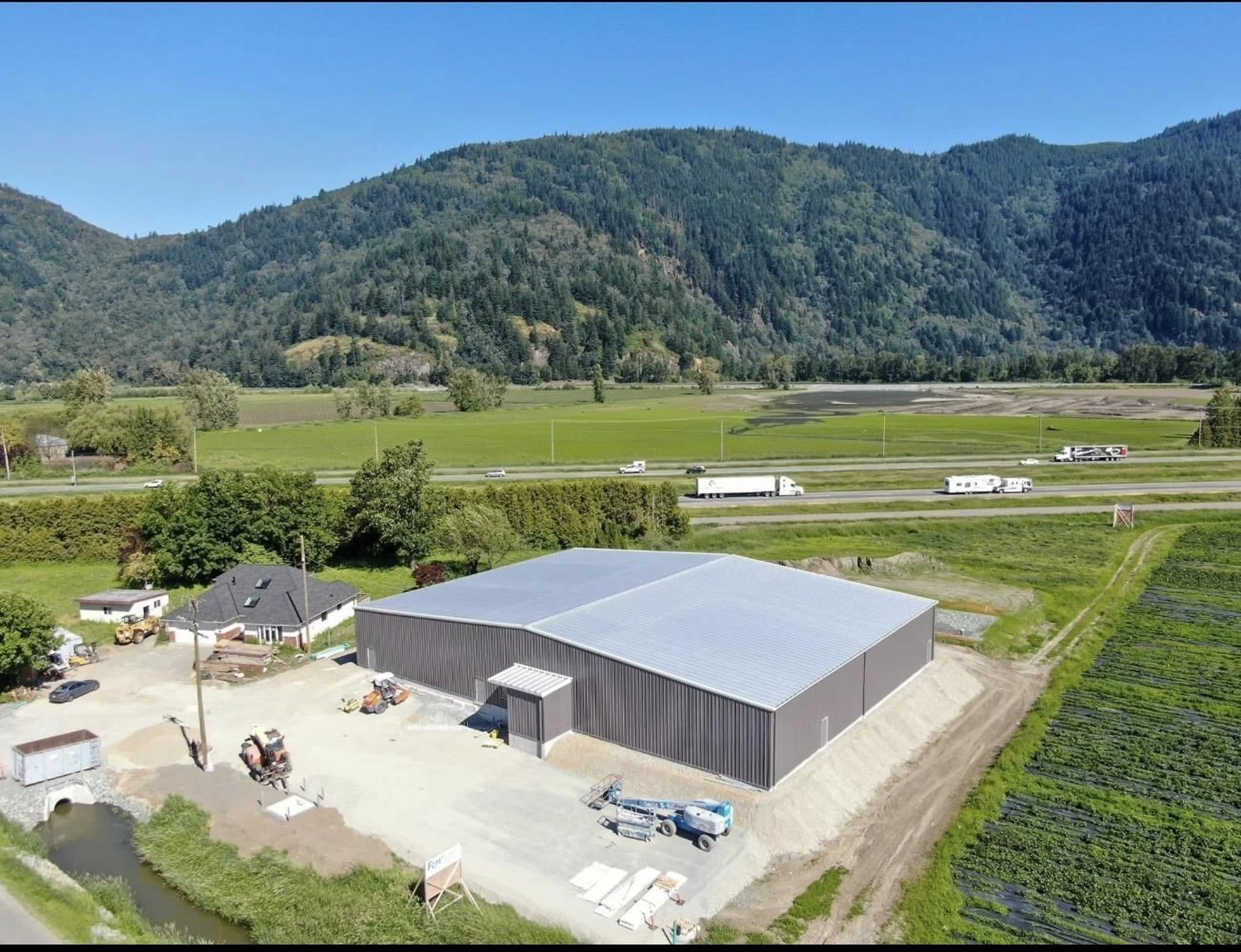 A pic from outside/outdoor area/front of a property/back of a property/a pic from drone, mountain view for 38989 NO. 4 ROAD, Abbotsford British Columbia V3G2G2
