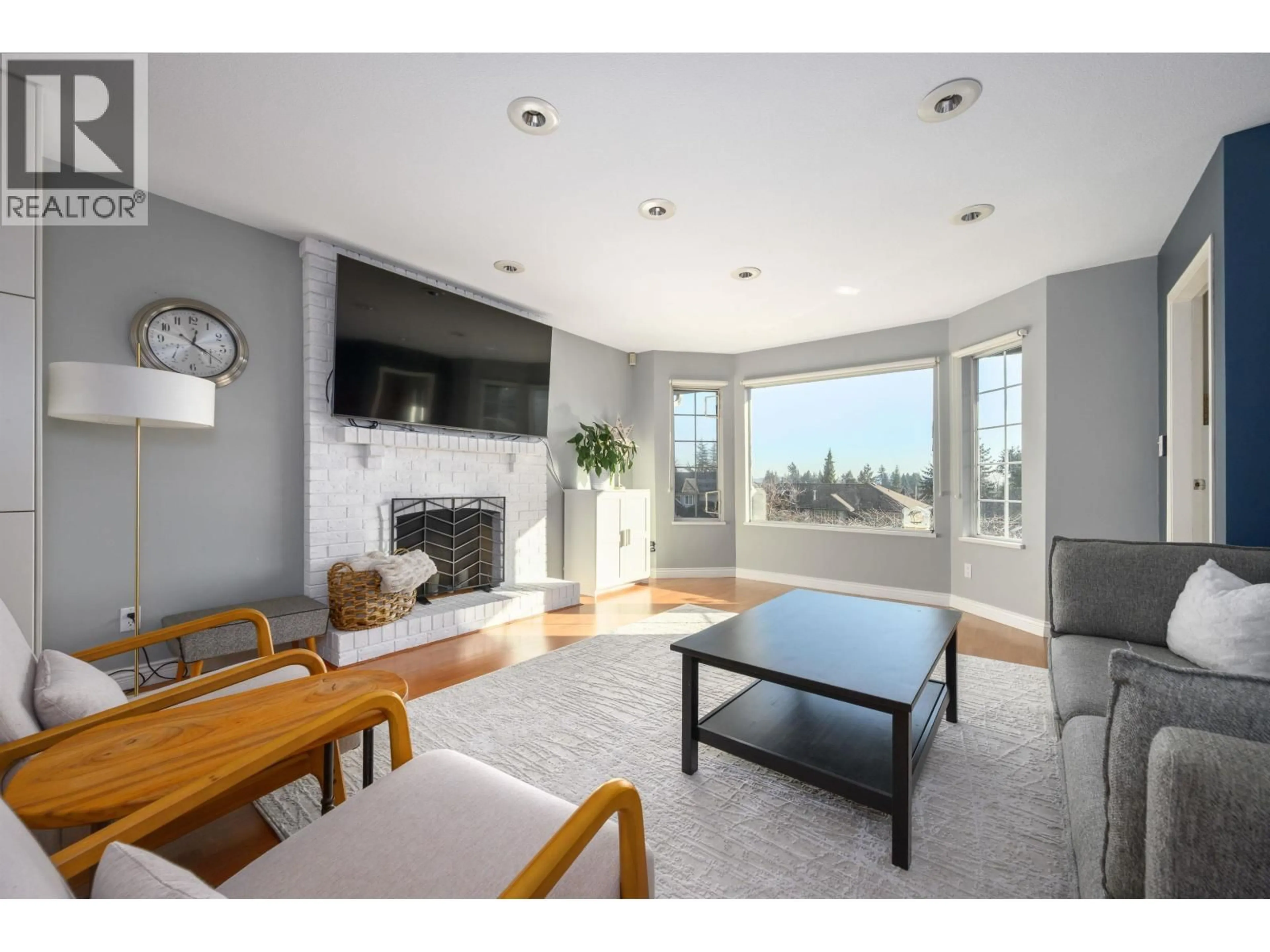 Living room with furniture, unknown for 2735 TEMPE KNOLL DRIVE, North Vancouver British Columbia V7N4K4