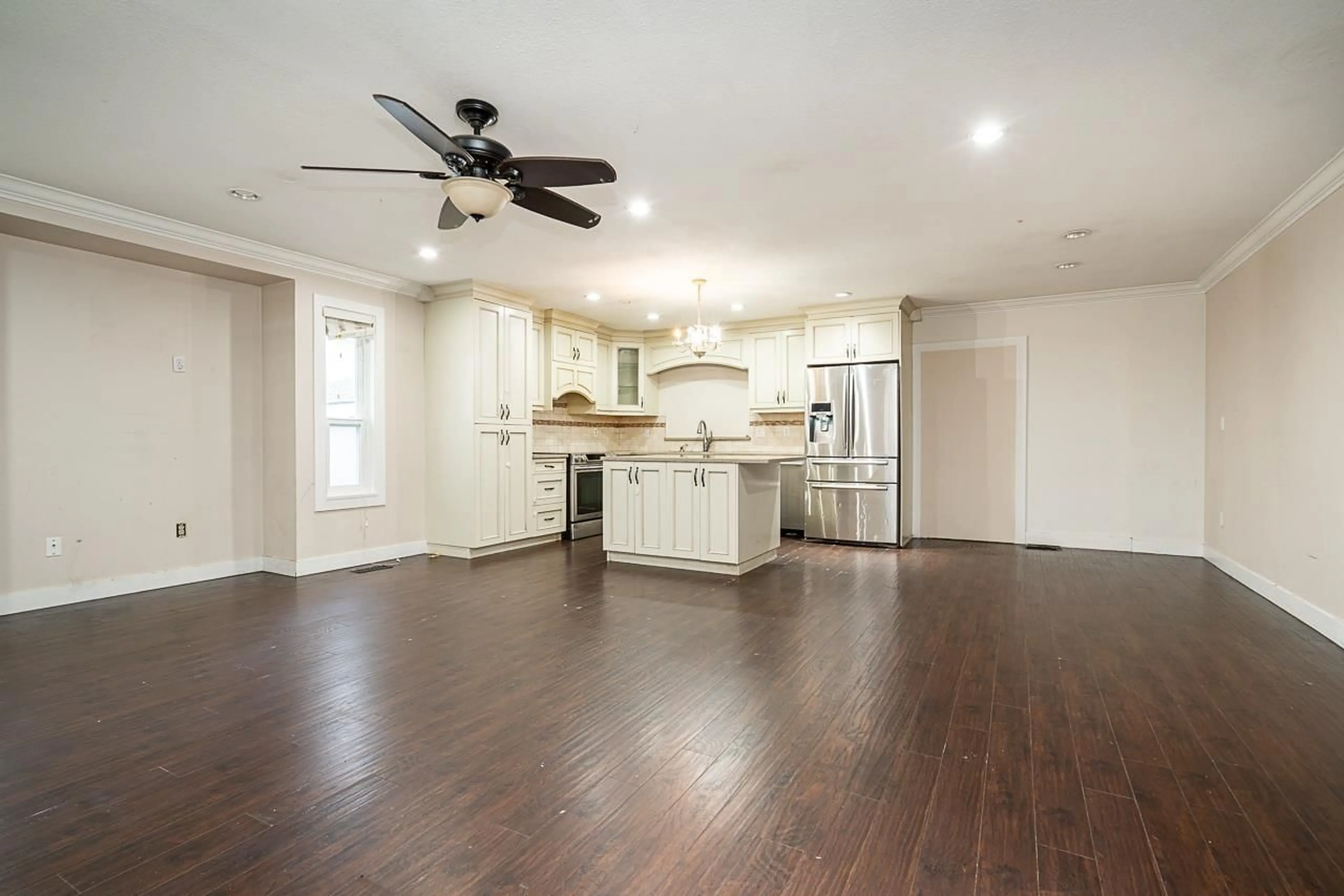 Open concept kitchen, wood/laminate floor for 13032 61 AVENUE, Surrey British Columbia V3X2H5