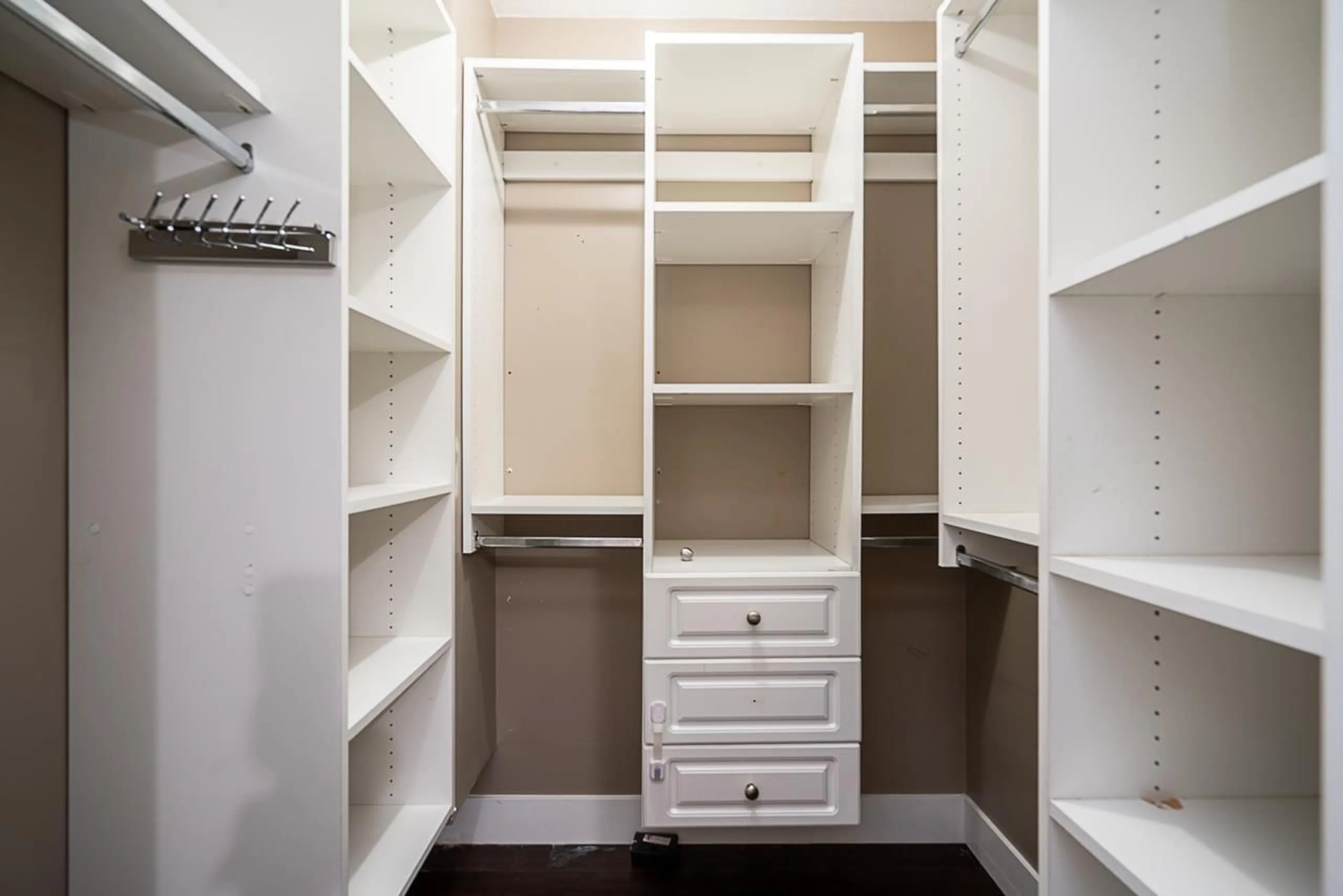 Storage room or clothes room or walk-in closet for 13032 61 AVENUE, Surrey British Columbia V3X2H5