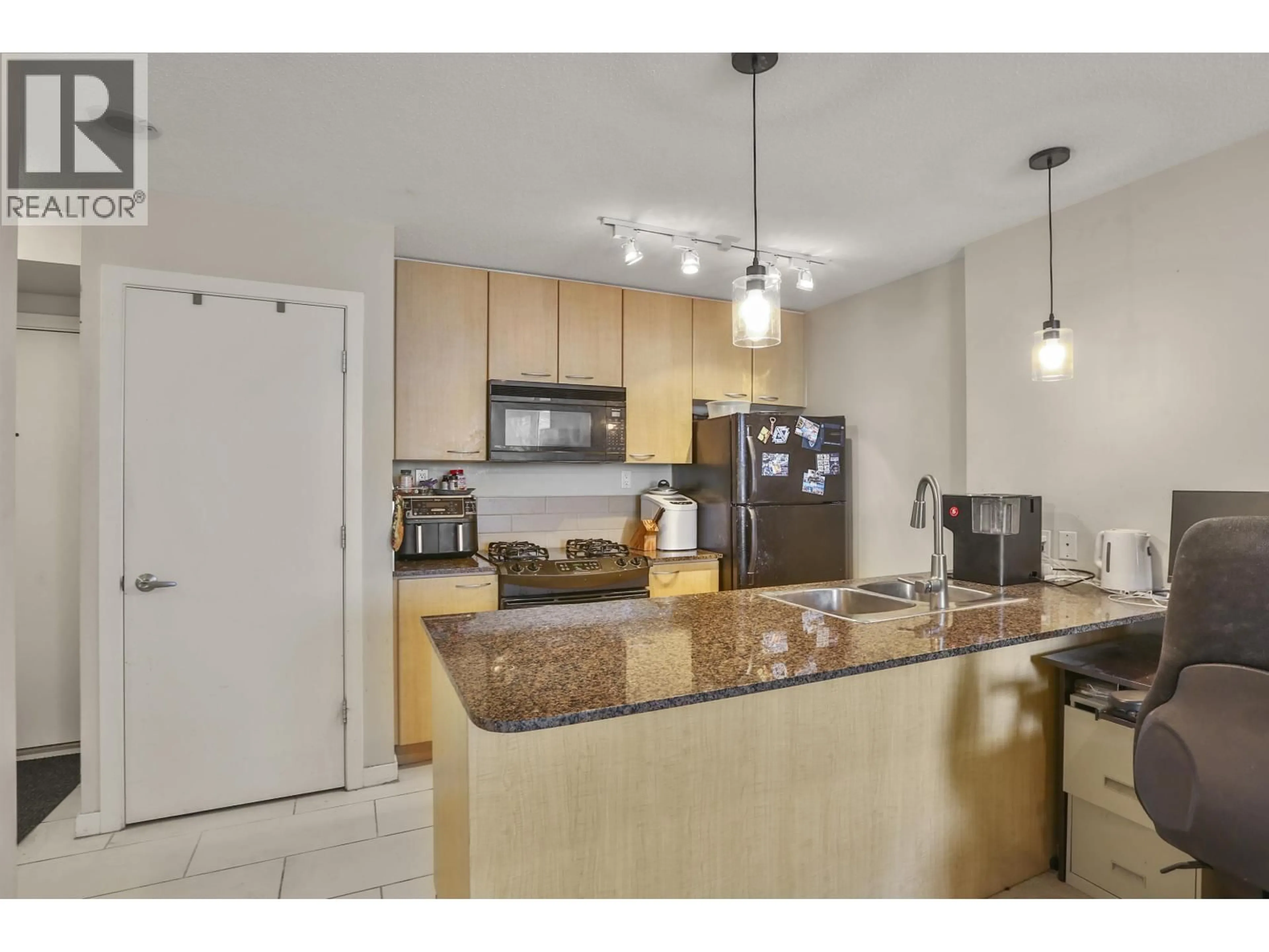 Standard kitchen, unknown for 2001 - 7178 COLLIER STREET, Burnaby British Columbia V5E4N7