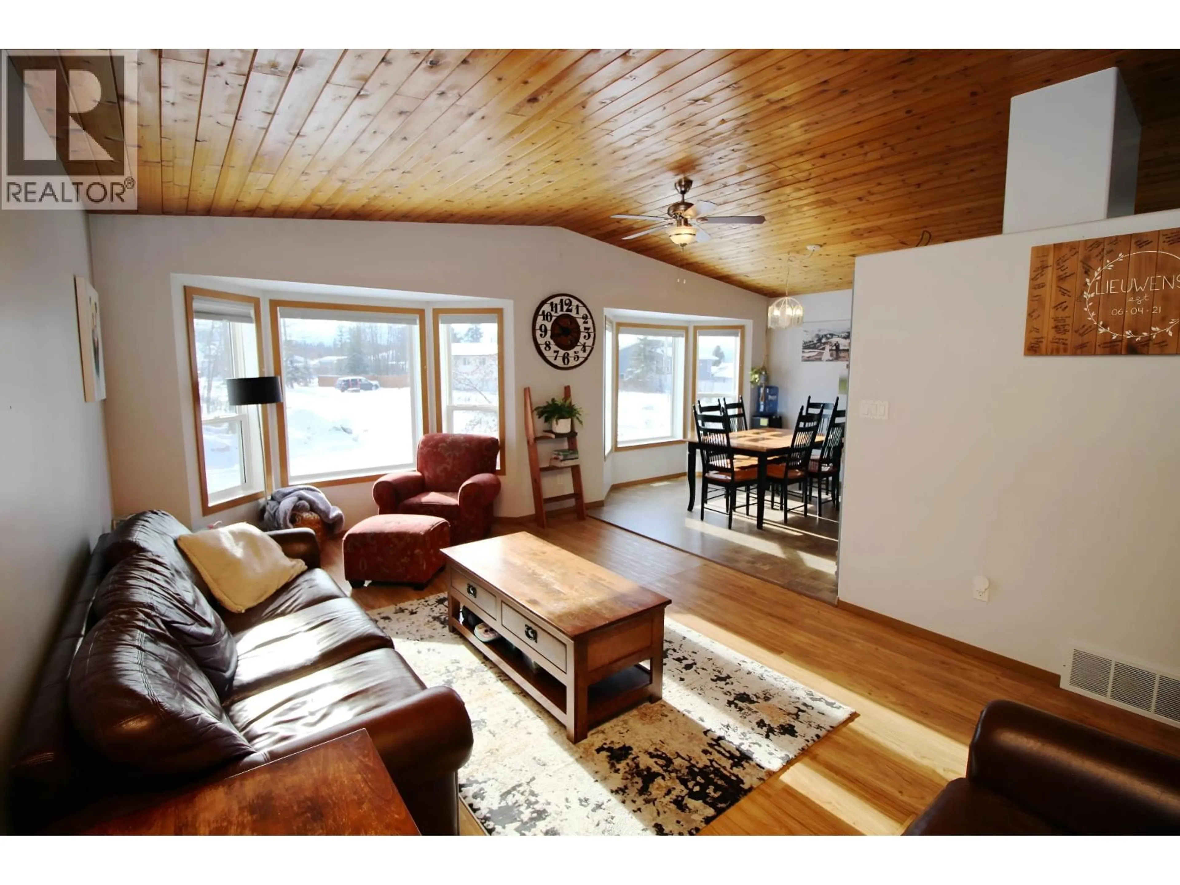 Living room with furniture, wood/laminate floor for 1982 ELLIOTT CRESCENT, Houston British Columbia V0J1Z0