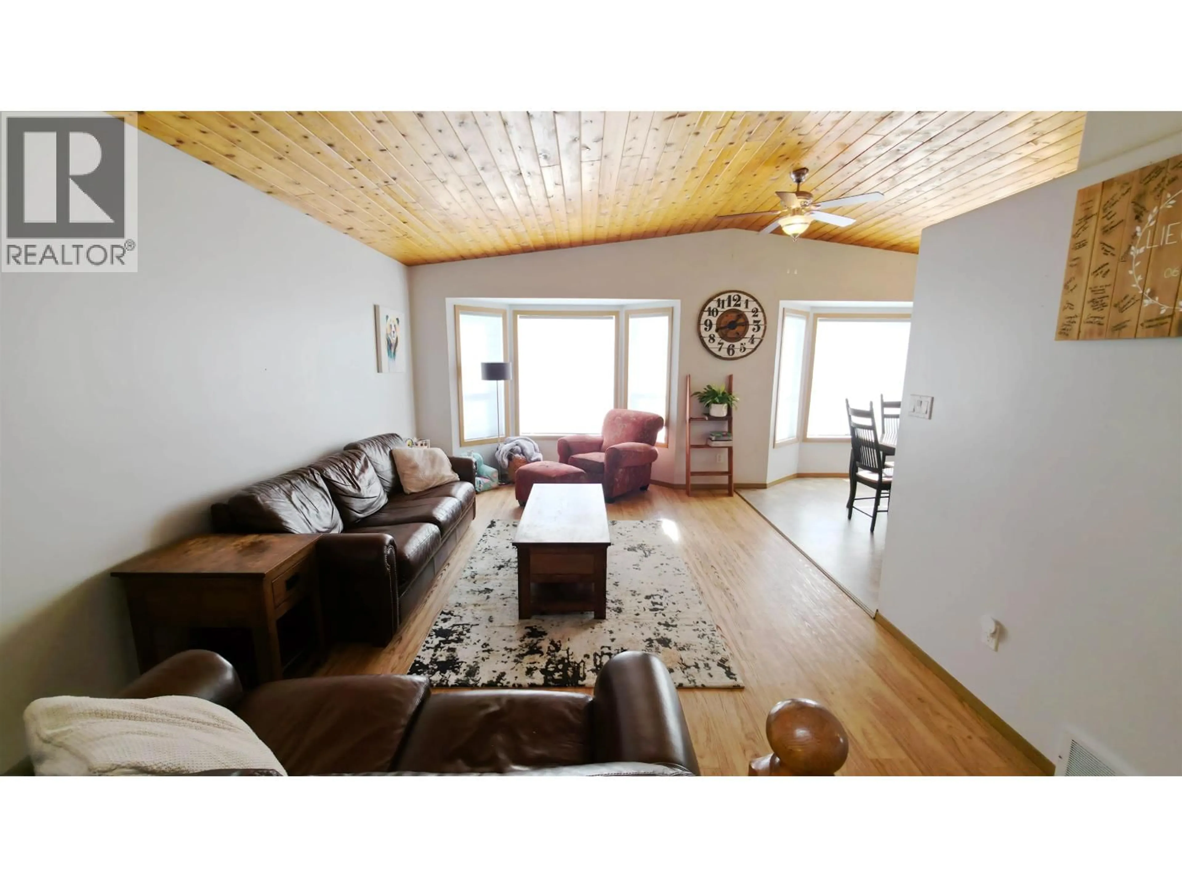 Living room with furniture, wood/laminate floor for 1982 ELLIOTT CRESCENT, Houston British Columbia V0J1Z0