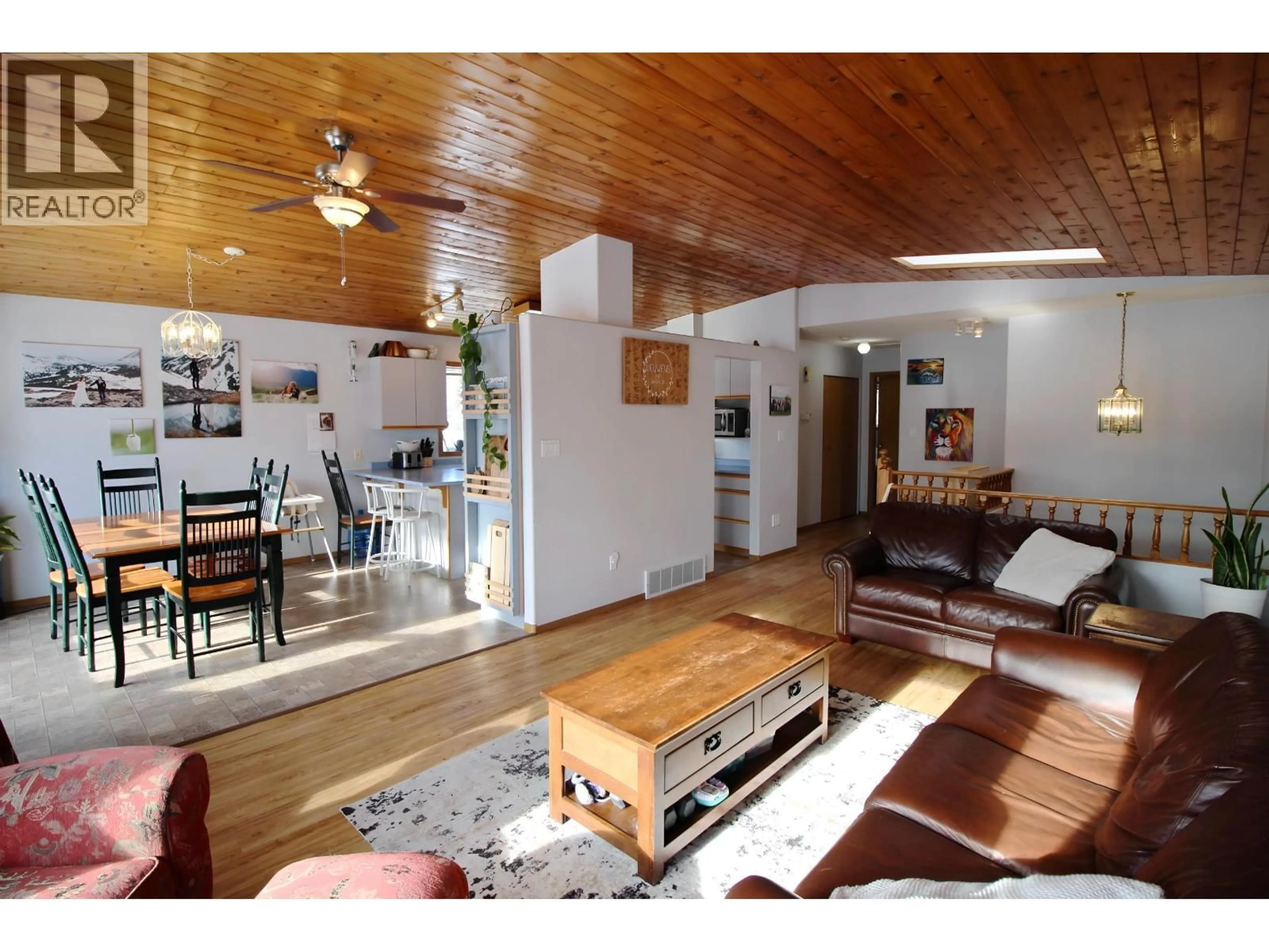 Living room with furniture, wood/laminate floor for 1982 ELLIOTT CRESCENT, Houston British Columbia V0J1Z0