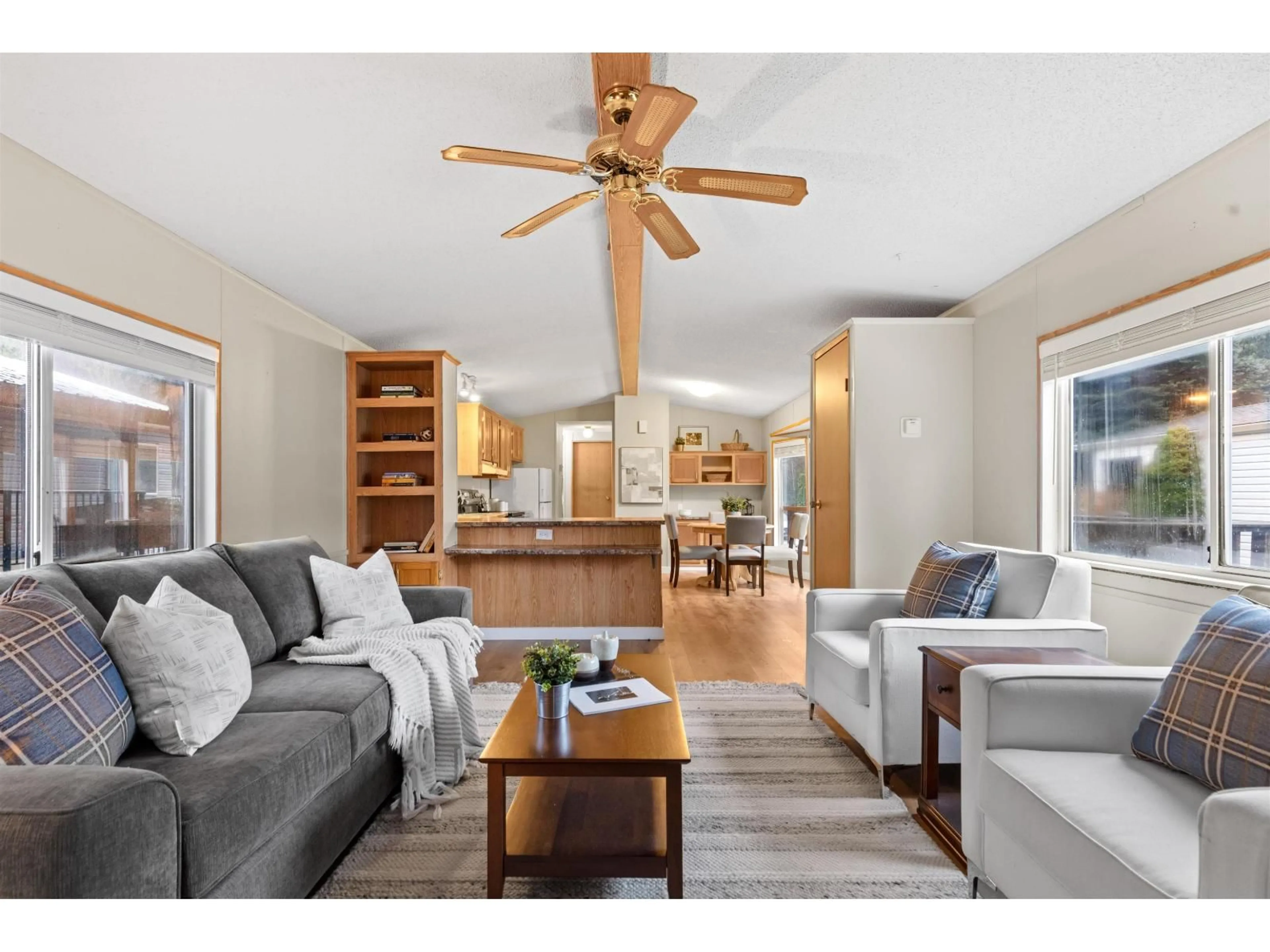 Open concept kitchen, wood/laminate floor for 216 - 45835 SLEEPY HOLLOW ROAD, Cultus Lake British Columbia V2R5A7