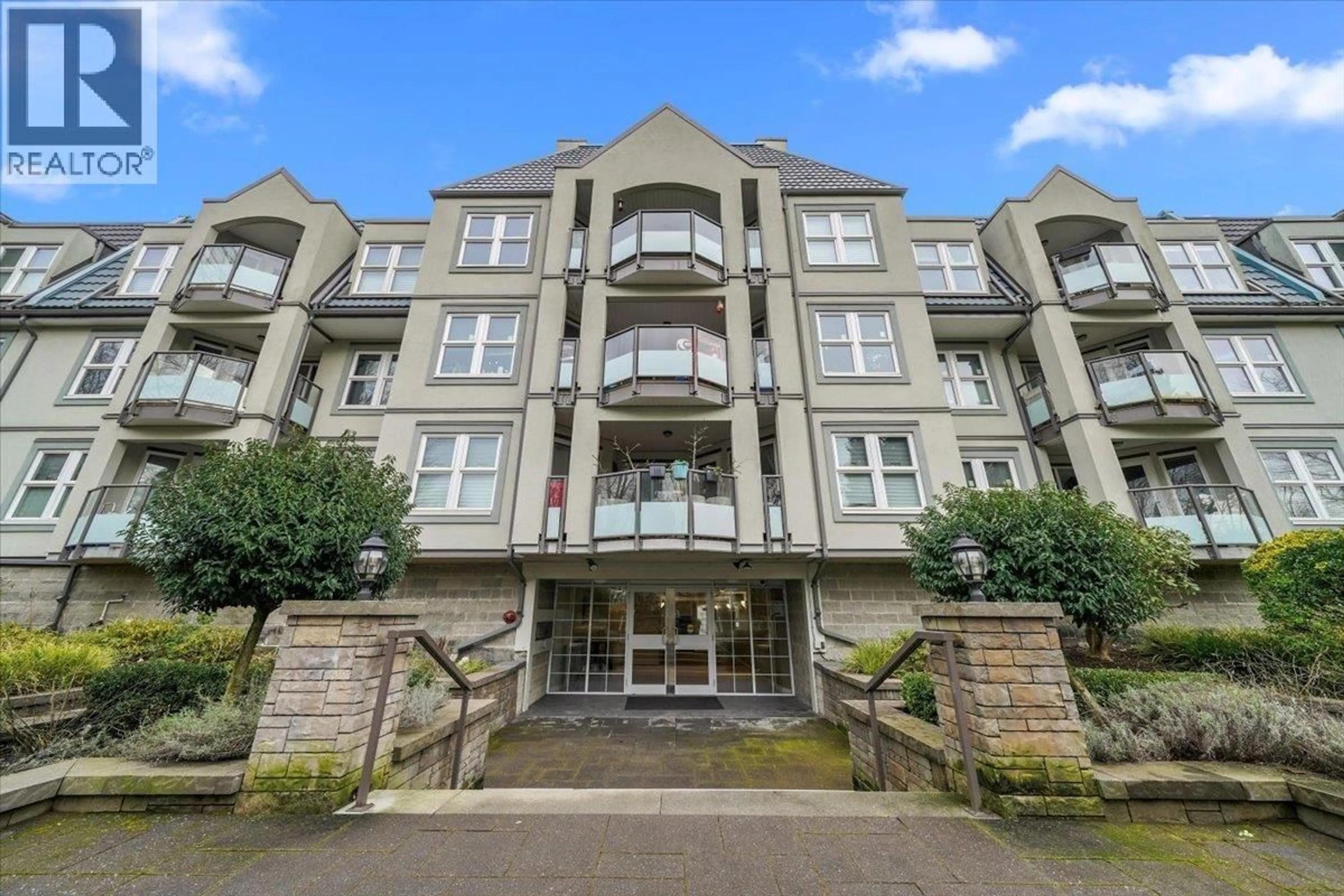 Indoor foyer for 103 - 99 BEGIN STREET, Coquitlam British Columbia V3K6R5