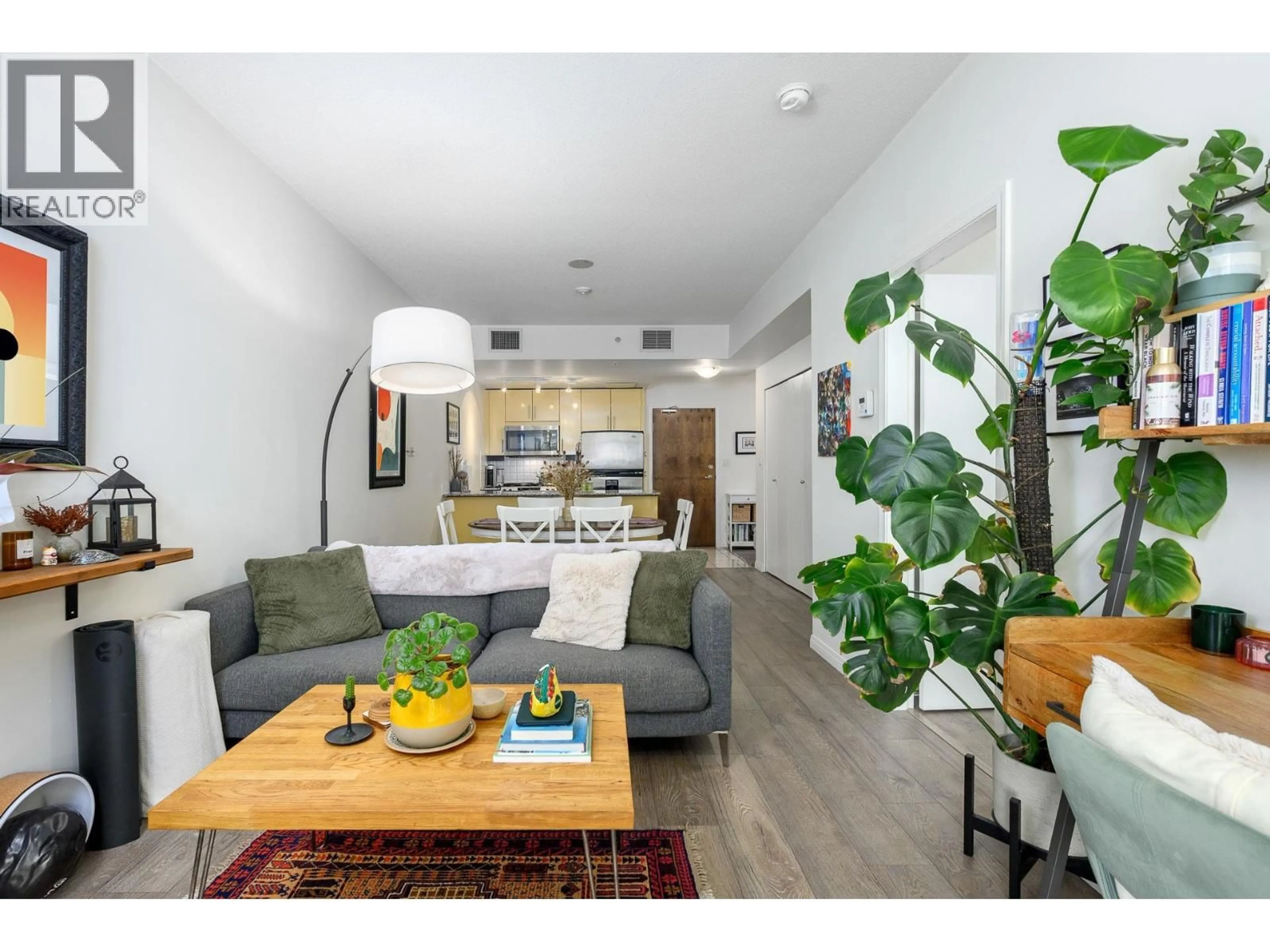 Living room with furniture, unknown for 405 - 168 ESPLANADE, North Vancouver British Columbia V7L4X8