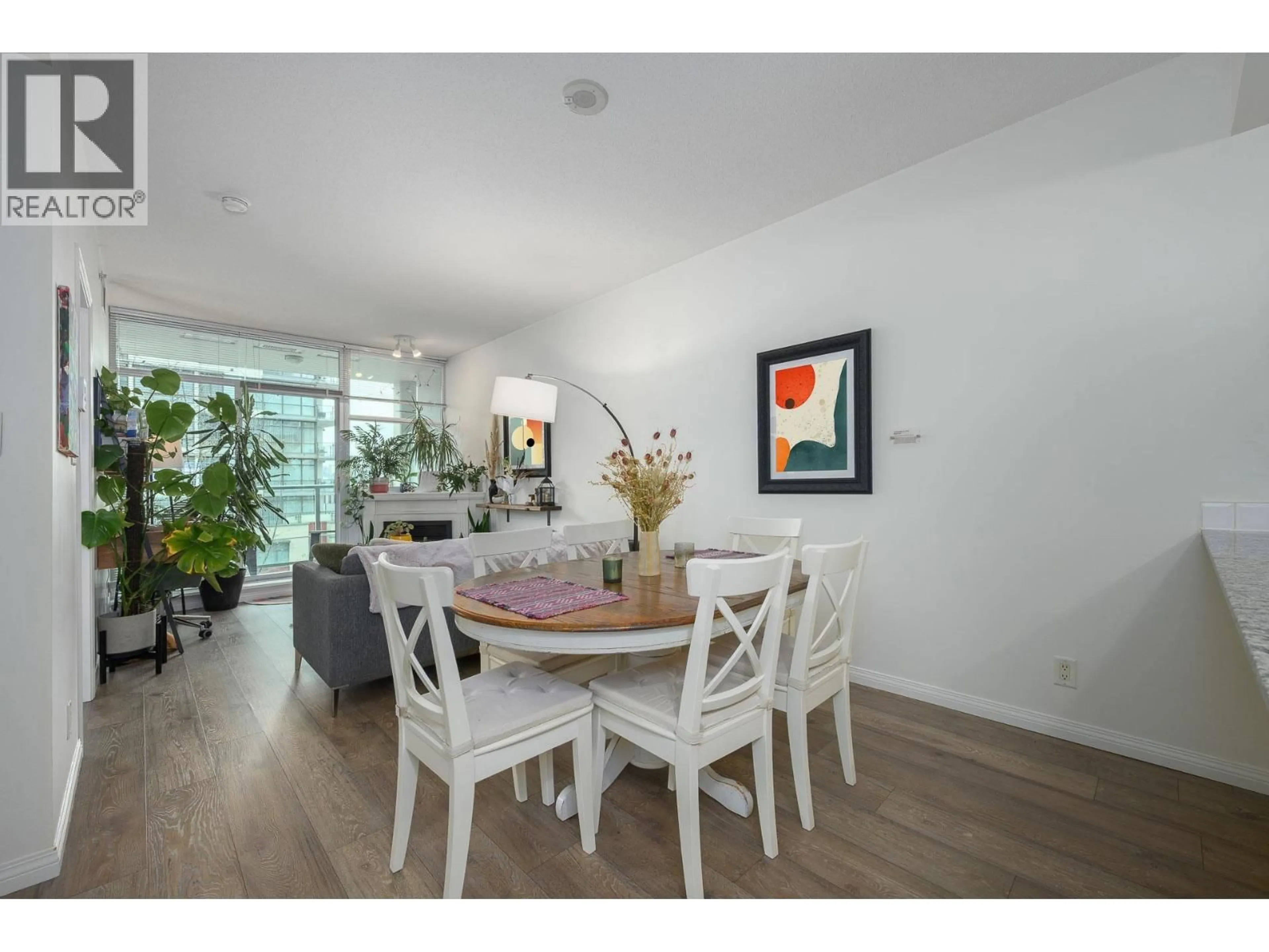 Dining room, wood/laminate floor for 405 - 168 ESPLANADE, North Vancouver British Columbia V7L4X8