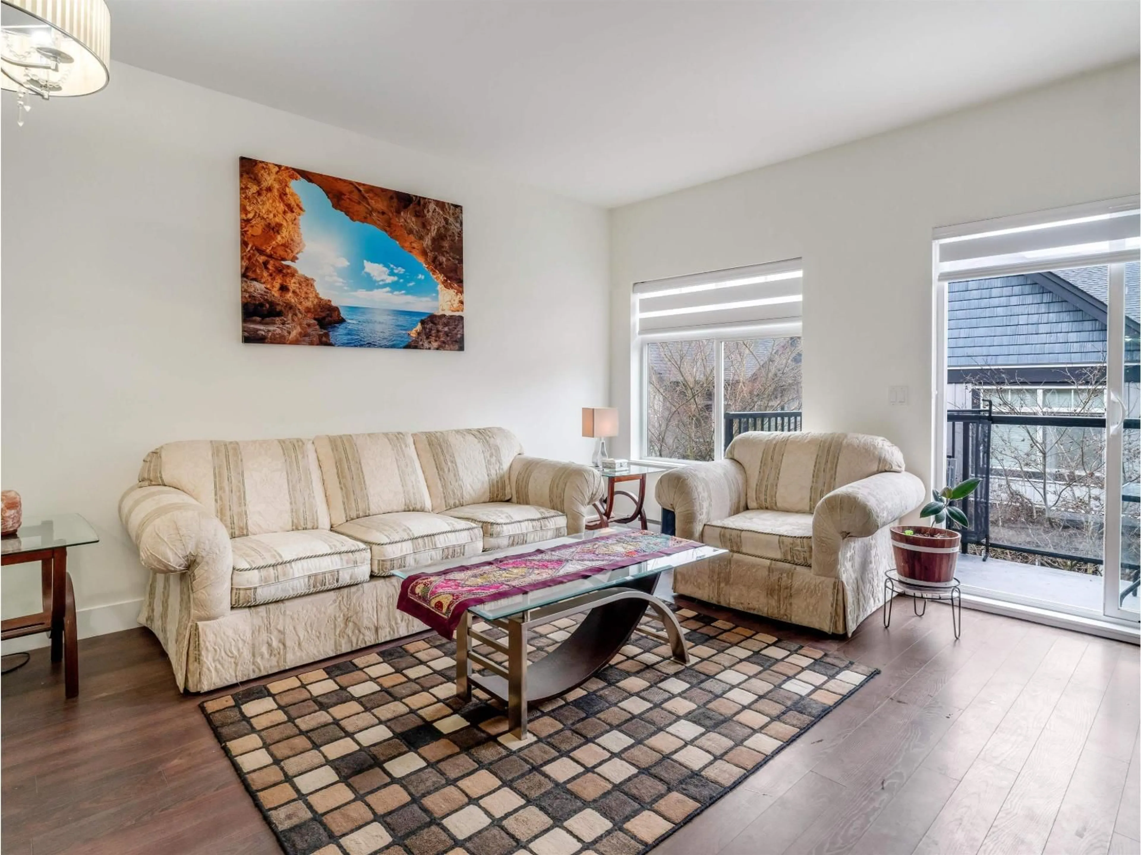 Living room with furniture, wood/laminate floor for 146 - 6299 144 STREET, Surrey British Columbia V3X1A2