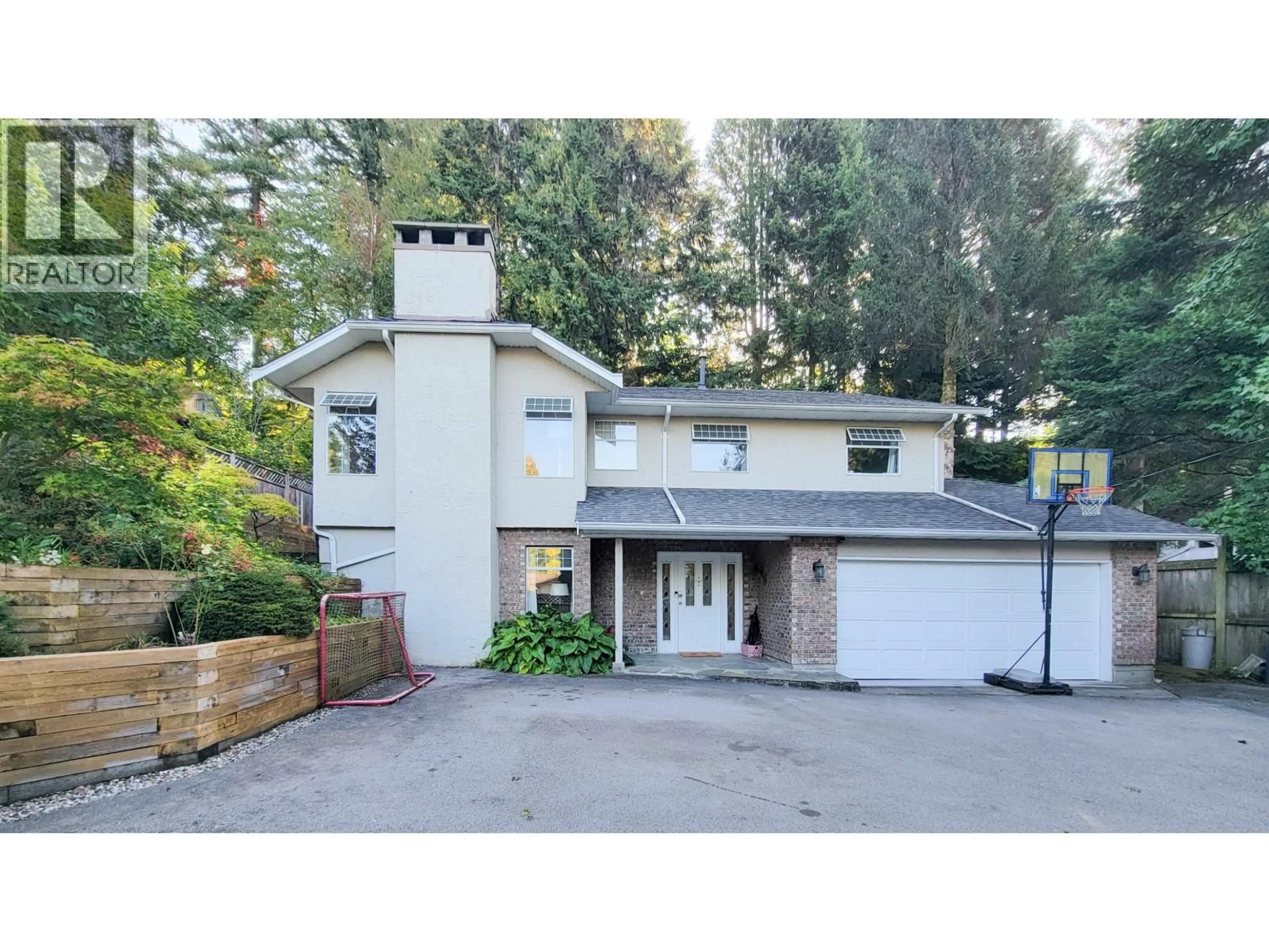 A pic from outside/outdoor area/front of a property/back of a property/a pic from drone, street for 3595 WELLINGTON CRESCENT, North Vancouver British Columbia V7R3B3