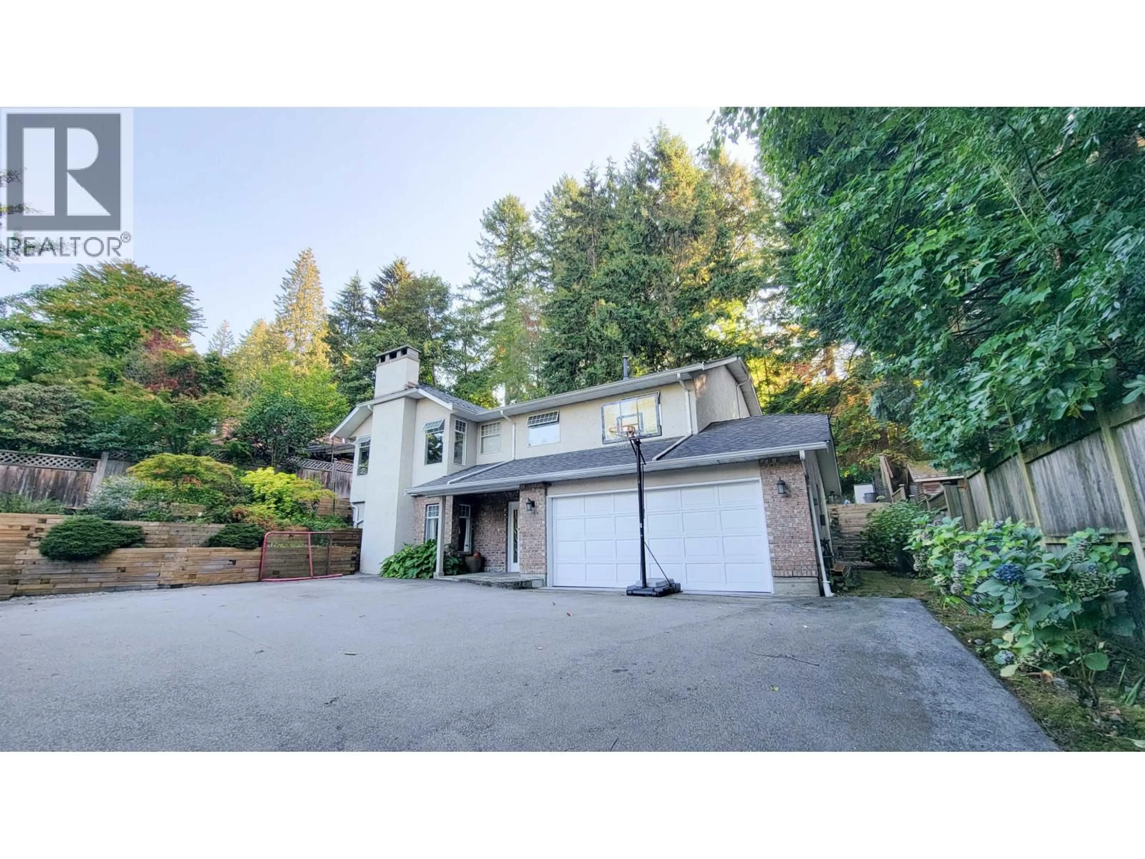 A pic from outside/outdoor area/front of a property/back of a property/a pic from drone, unknown for 3595 WELLINGTON CRESCENT, North Vancouver British Columbia V7R3B3