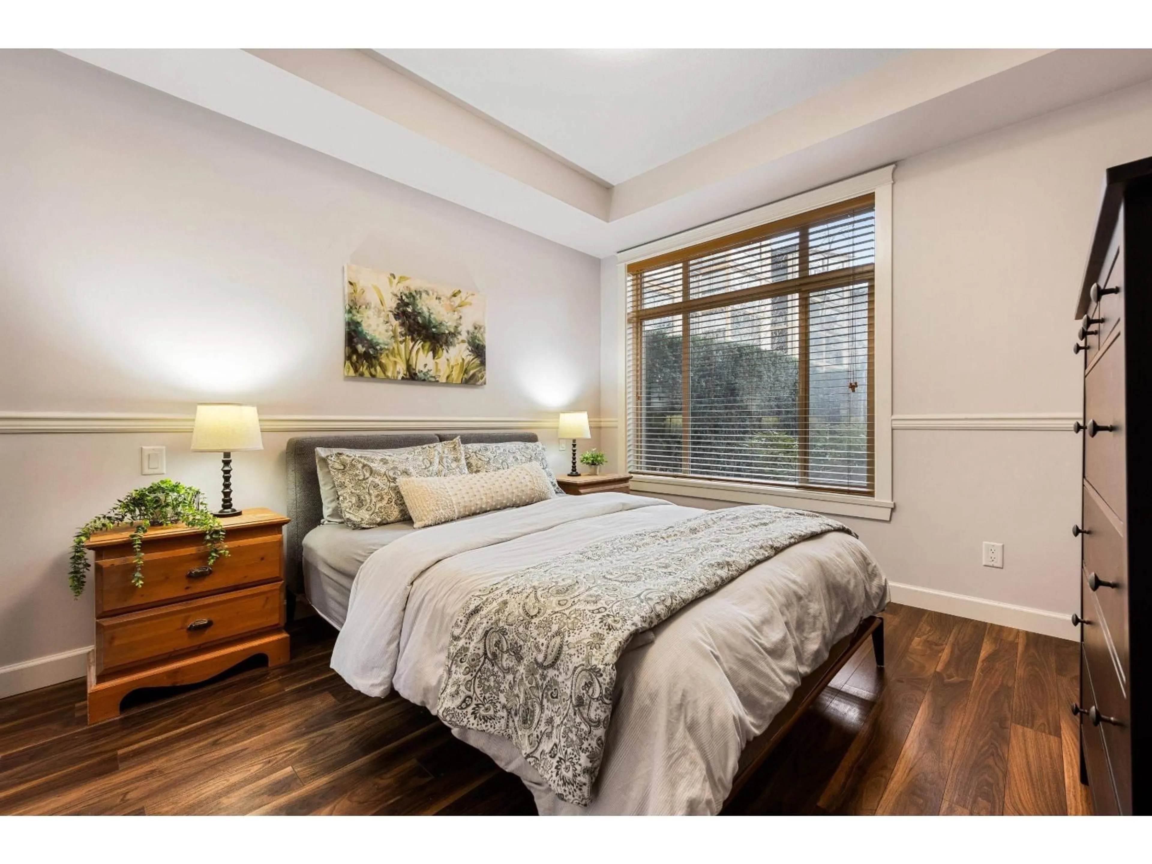 Bedroom with bed, wood/laminate floor for 109 - 2860 TRETHEWEY STREET, Abbotsford British Columbia V2T0G5