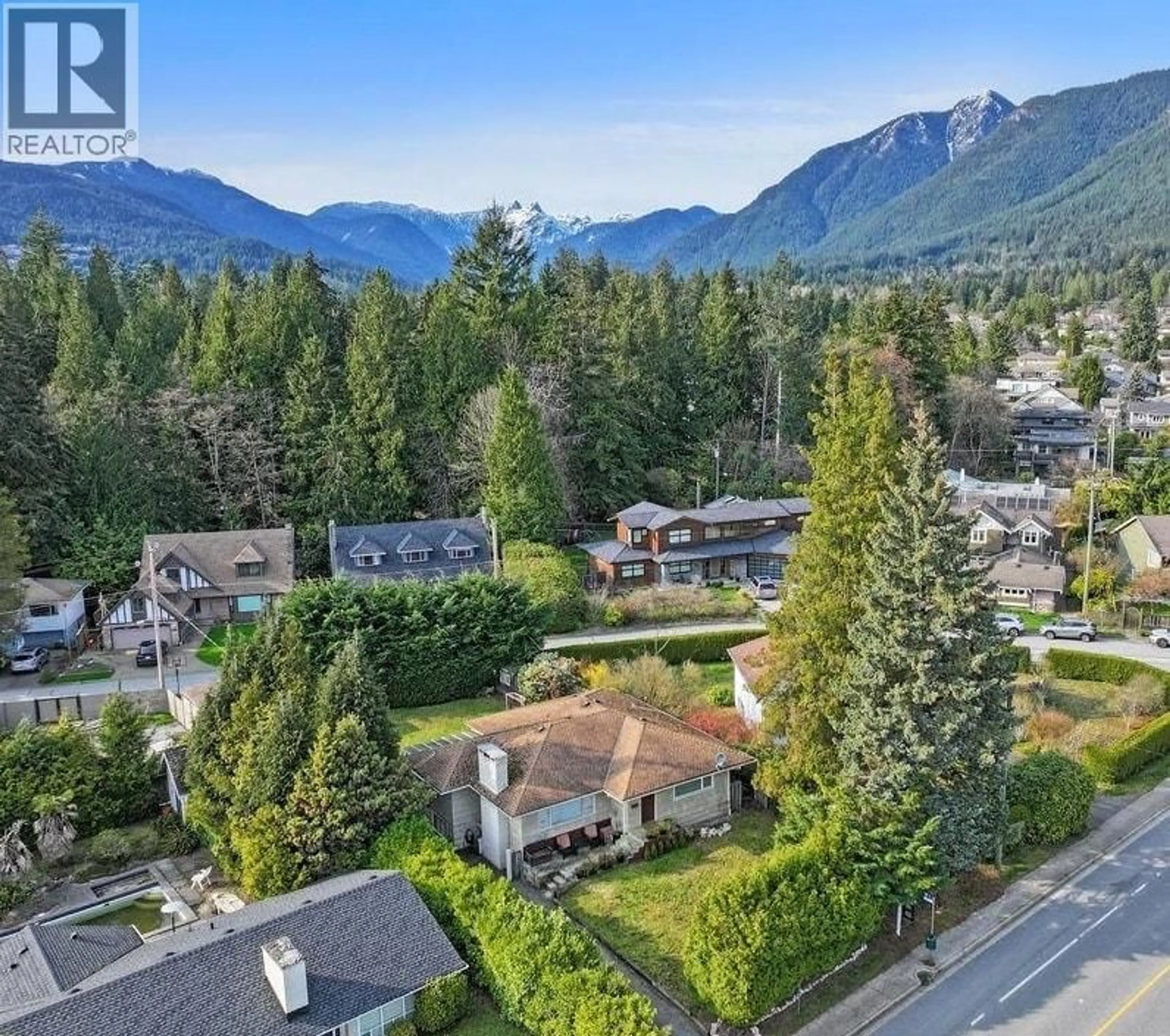 A pic from outside/outdoor area/front of a property/back of a property/a pic from drone, mountain view for 3955 HIGHLAND BOULEVARD, North Vancouver British Columbia V7R2Y7