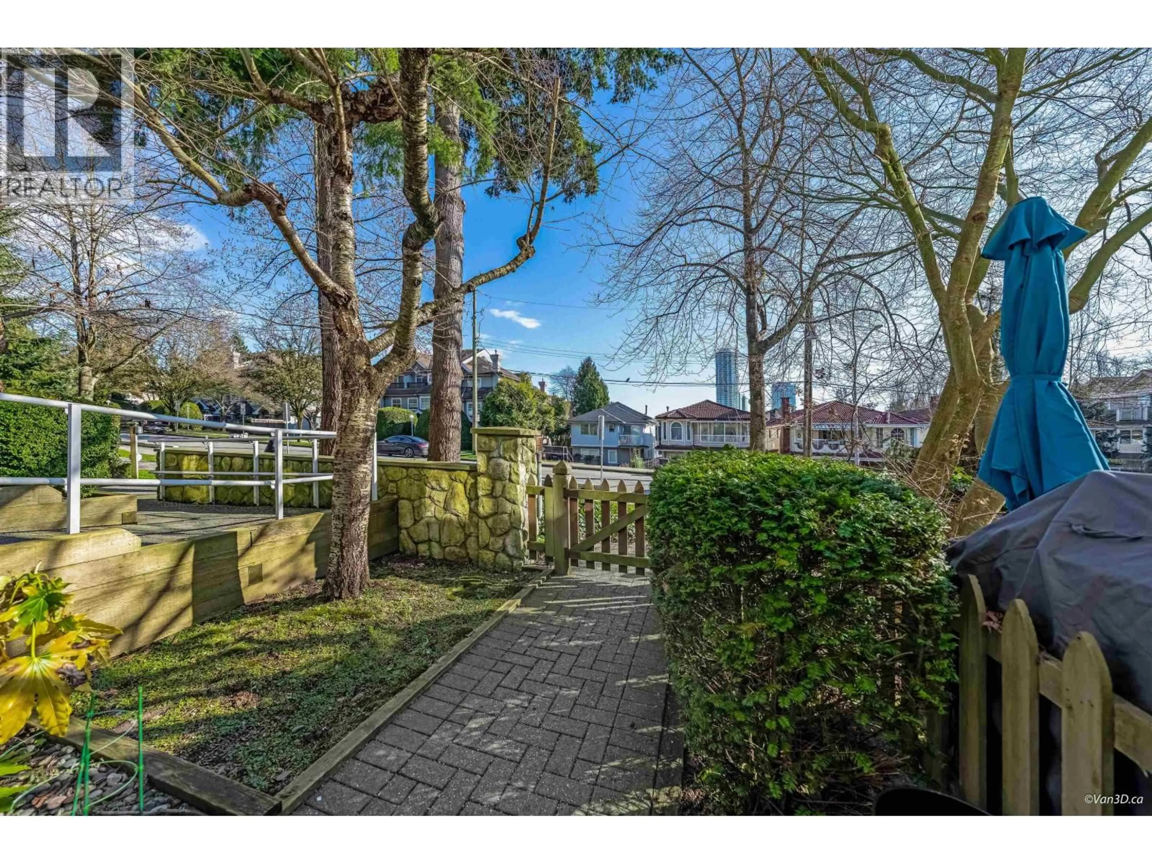 A pic from outside/outdoor area/front of a property/back of a property/a pic from drone, street for 3 - 7179 18TH AVENUE, Burnaby British Columbia V3N1H2