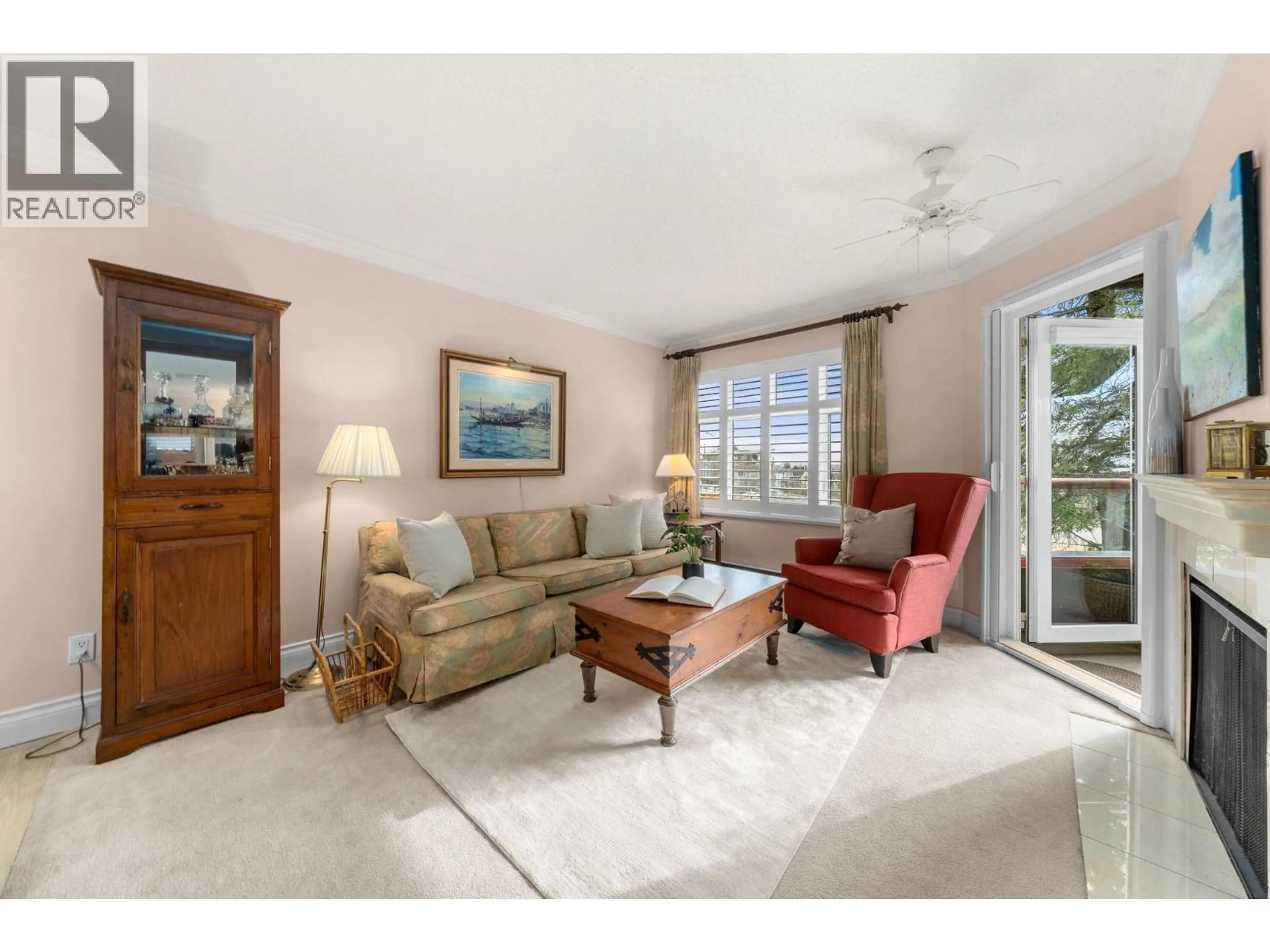 Living room with furniture, unknown for 212 - 2800 CHESTERFIELD AVENUE, North Vancouver British Columbia V7N4M1