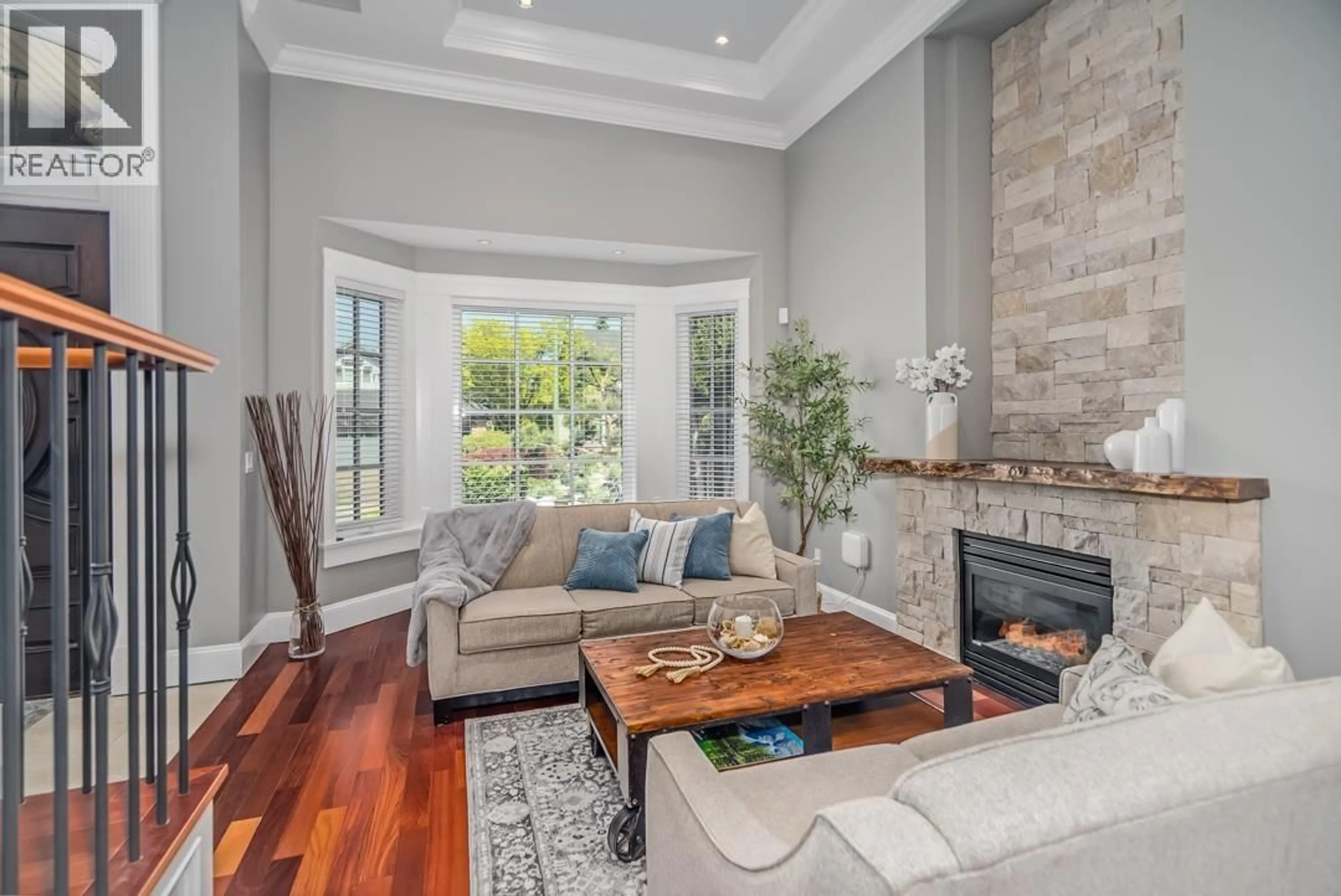 Living room with furniture, unknown for 836 SPRICE AVENUE, Coquitlam British Columbia V3J2P1