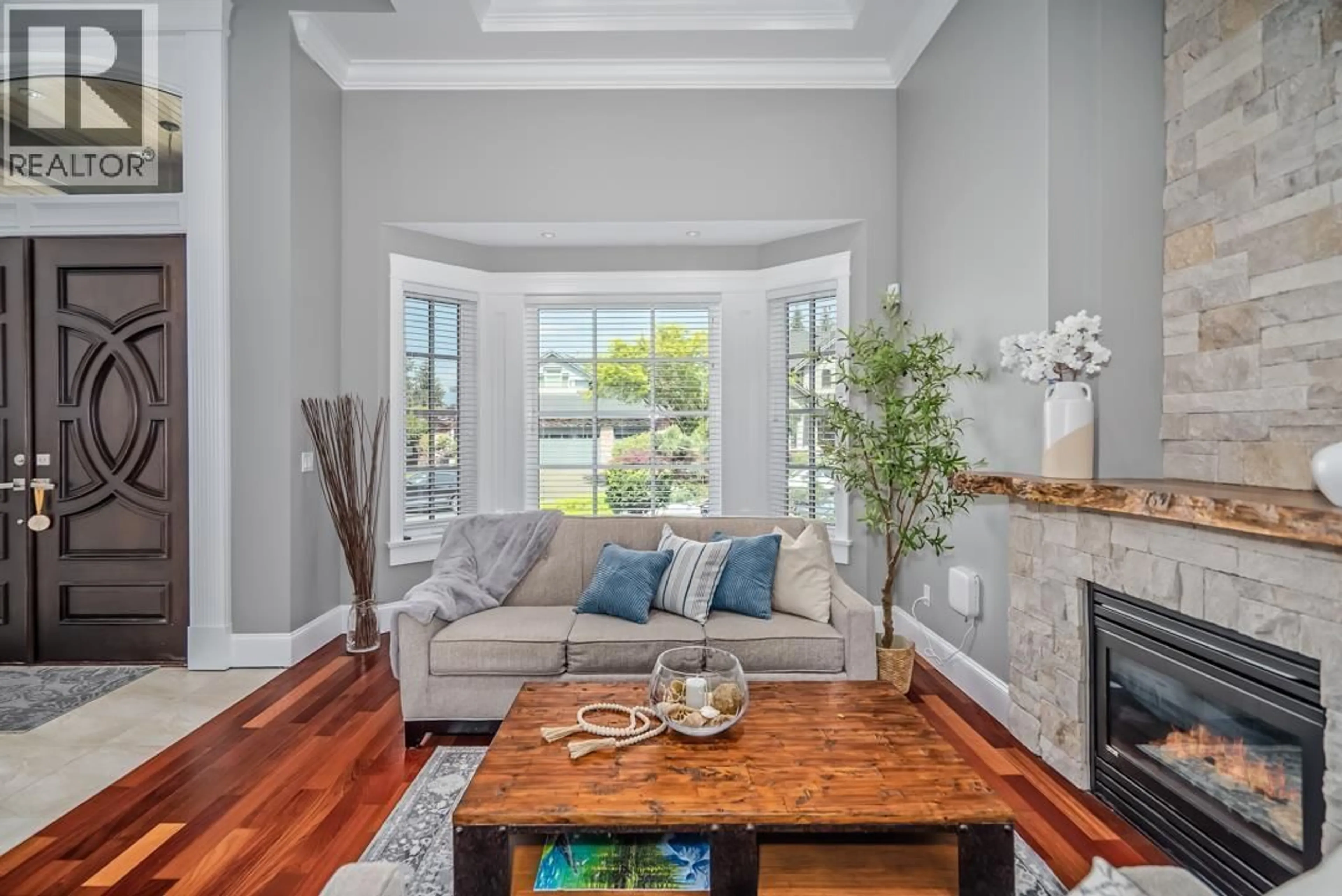 Living room with furniture, unknown for 836 SPRICE AVENUE, Coquitlam British Columbia V3J2P1