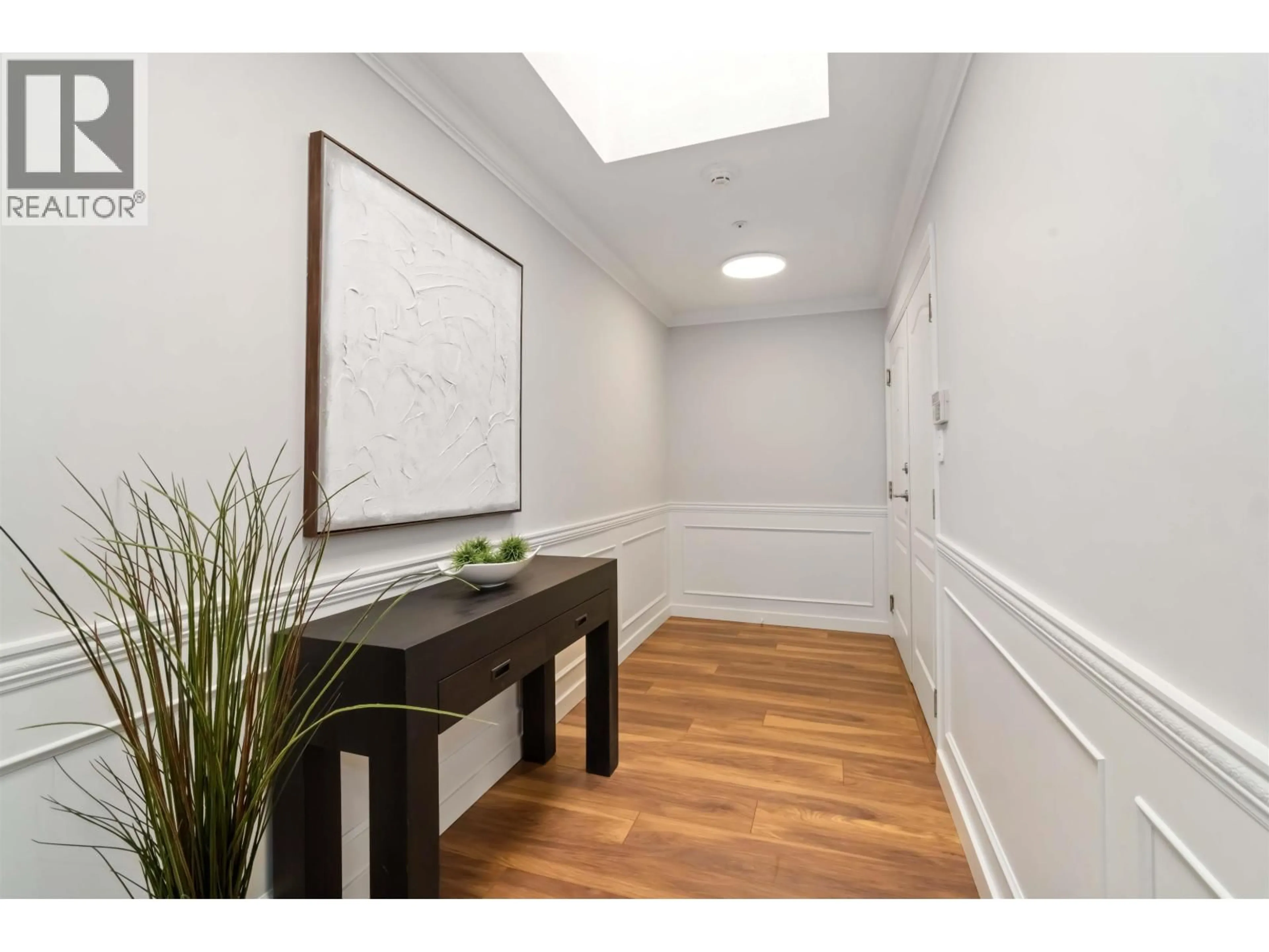 Indoor entryway for 401 - 1281 PARKGATE AVENUE, North Vancouver British Columbia V7H3A3
